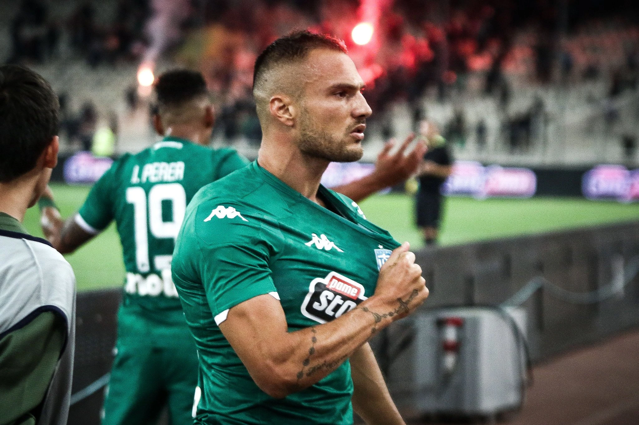 Ο Γιοάν Μολό πανηγυρίζει το γκολ του απέναντι στον Ολυμπιακό / Πηγή: Eurokinissi