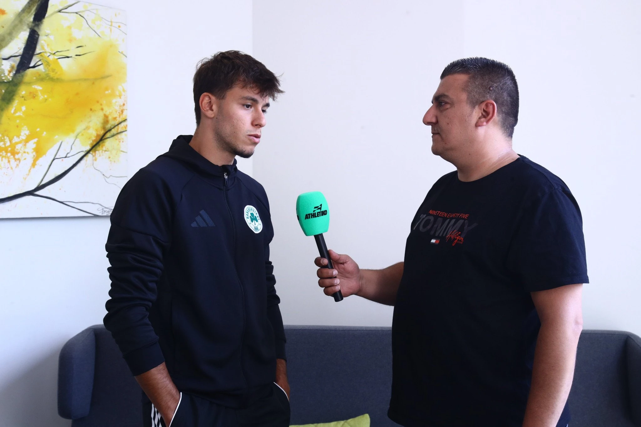 Ο Γιώργος Βαγιαννίδης με τον συντάκτη του Athletiko, Κώστα Γουλή - Πηγή: Eurokinissi