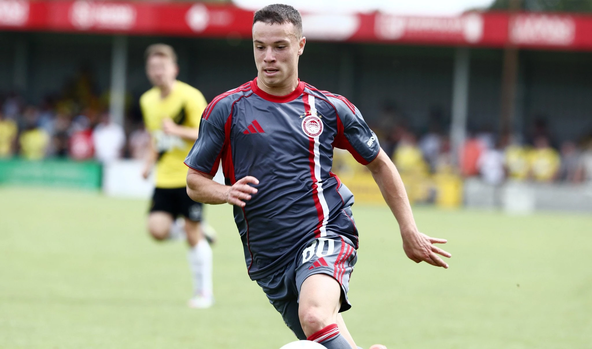 Ο Σταύρος Πνευμονίδης στο φιλικό του Ολυμπιακού / Πηγή: Intime