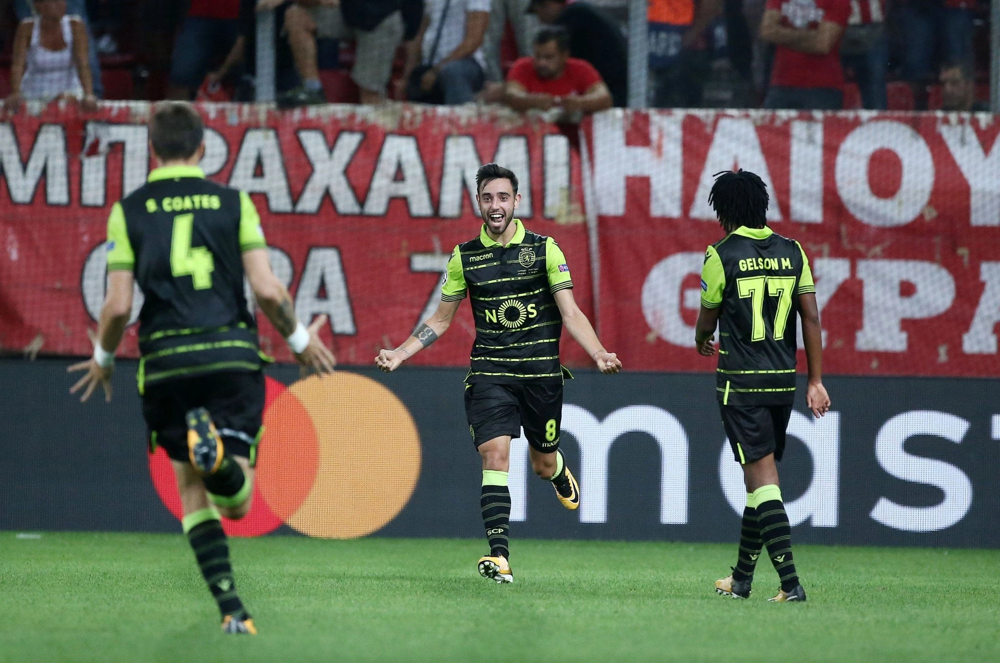 Ο Μπρούνο Φερνάντες πανηγυρίζει με την φανέλα της Σπόρτινγκ / Πηγή: Intime