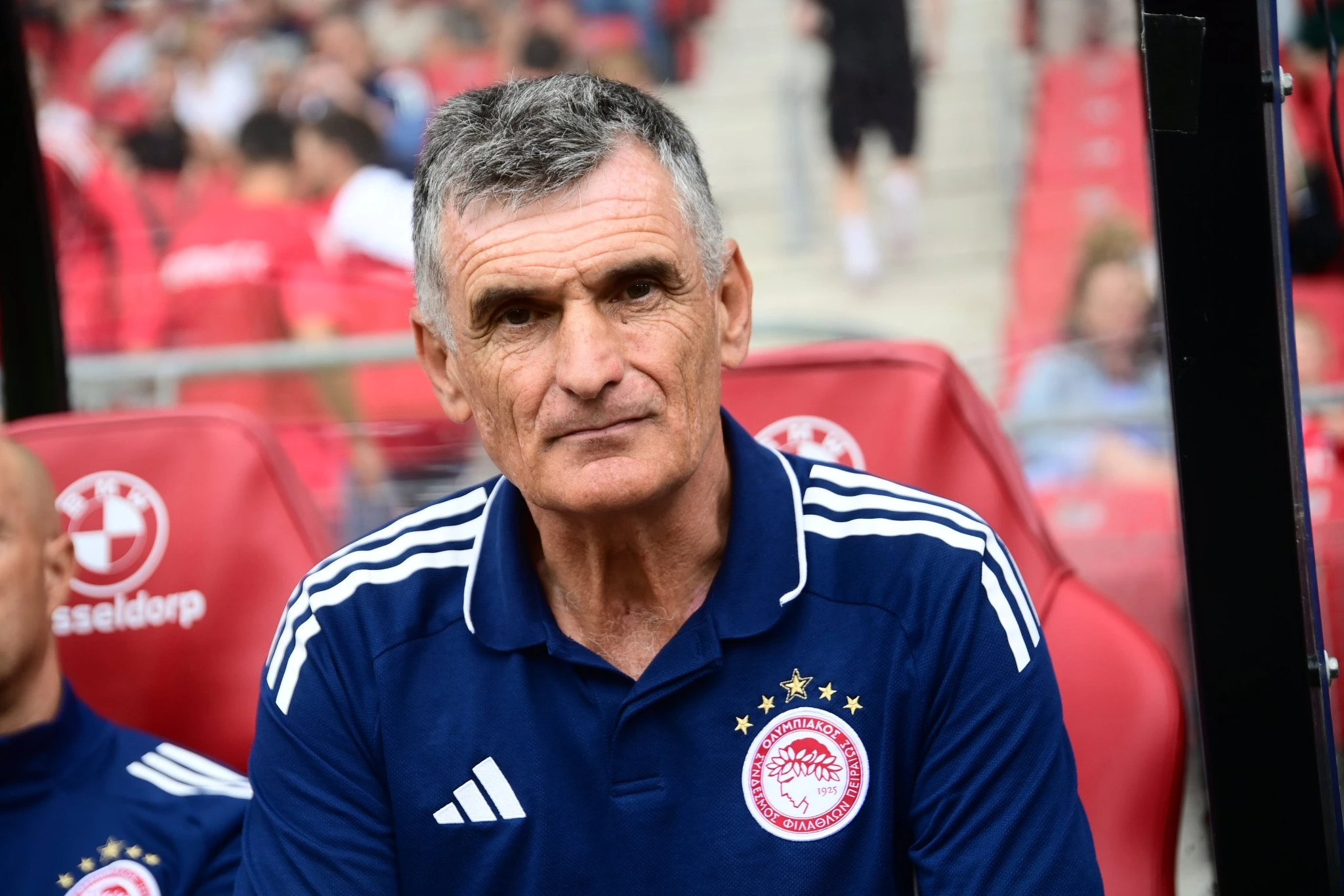 Ο Χοσέ Λουίς Μεντιλίμπαρ πριν την έναρξη του φιλικού με την Άλκμααρ/ Πηγή: Eurokinissi