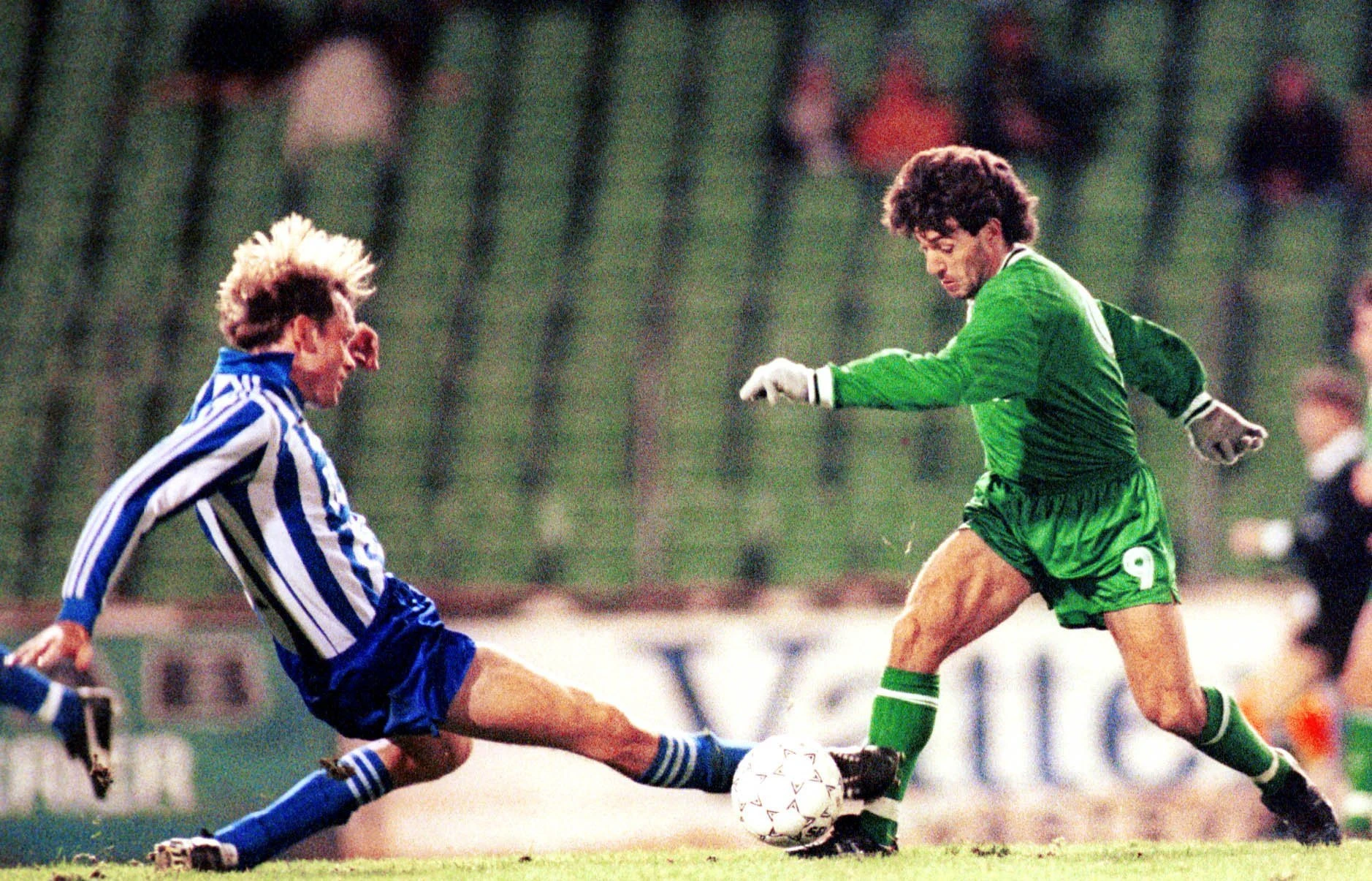 Ο Γιώργος Αθανασιάδης αντικατέστησε για 3 μήνες τον Κρίστο Βαζέχα με το «9» στην πλάτη τη σεζόν 1991/92 - ΠΗΓΗ: Eurokinissi