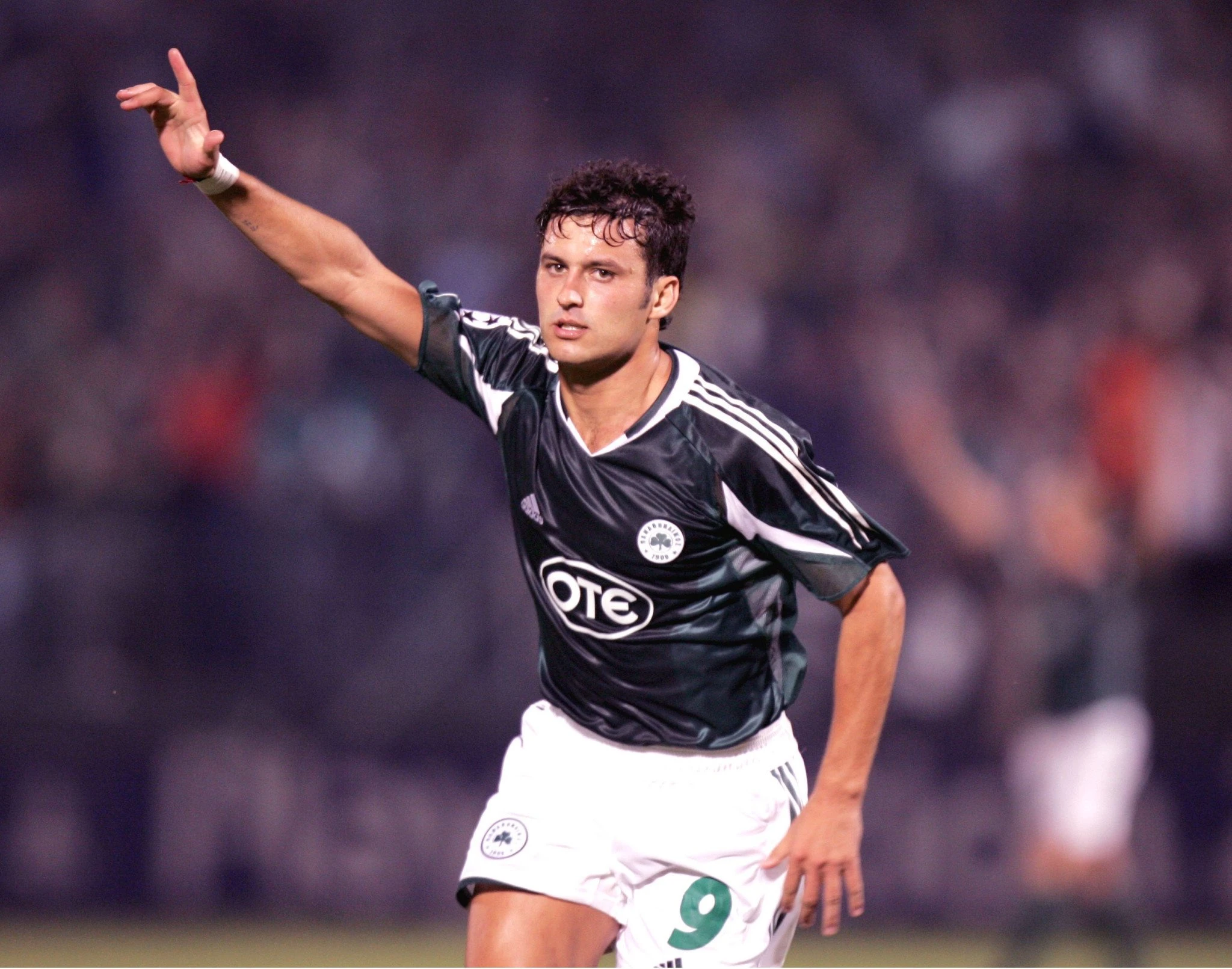 Ο Έκι Γκονζάλες με το «9» στην πλάτη τη σεζόν 2004/05 - ΠΗΓΗ: ΙΝΤΙΜΕ