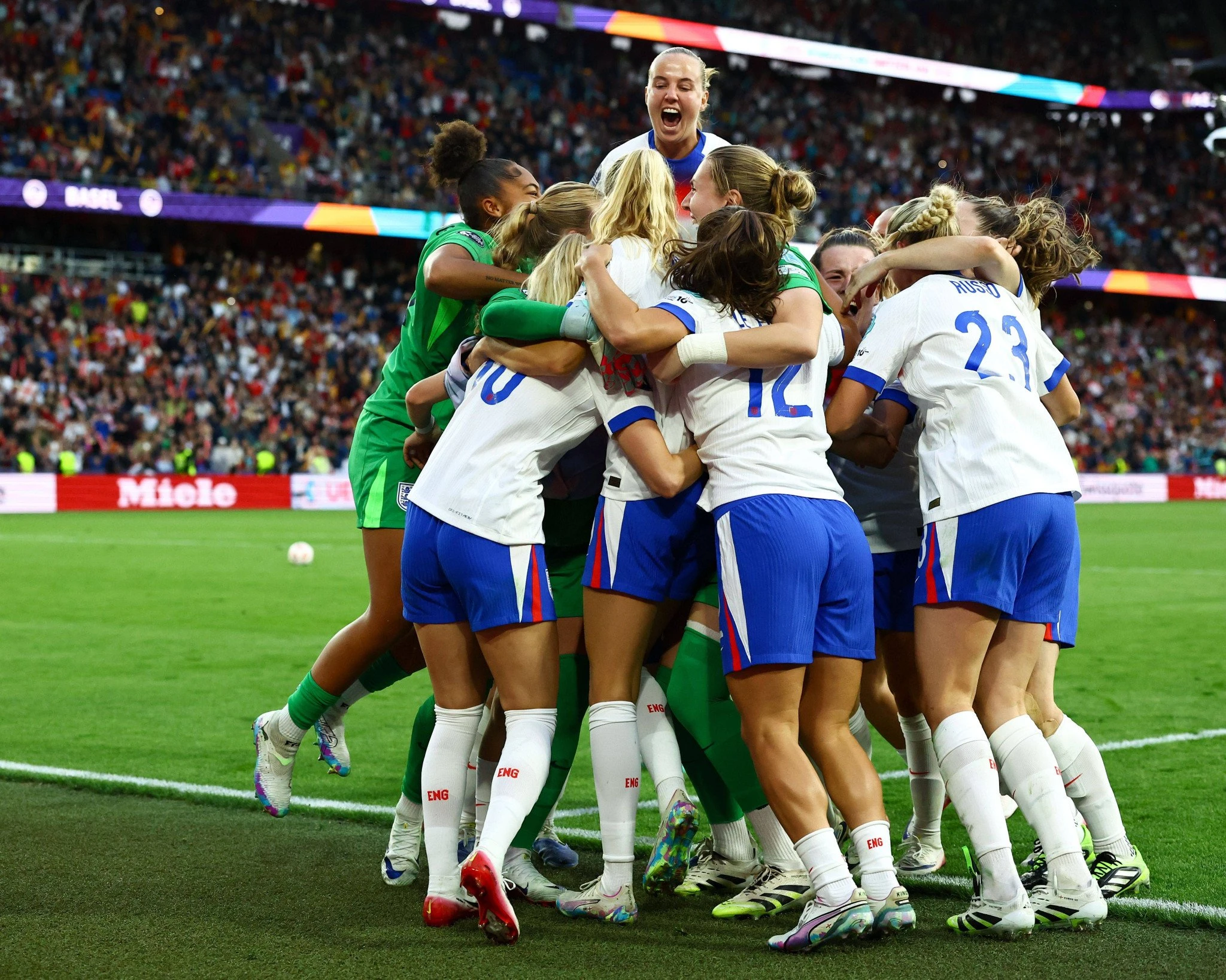 Οι Αγγλίδες πανηγυρίζουν την κατάκτηση του Euro / Πηγή: Imago