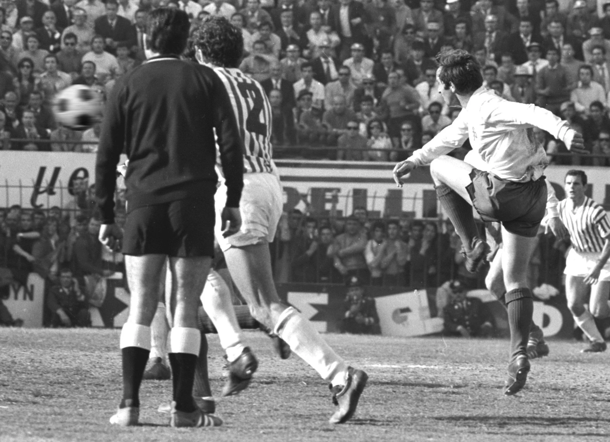 Το ιστορικό γκολ του Αριστείδη Καμάρα με τον Ερυθρό Αστέρα - ΠΗΓΗ: ΙΝΤΙΜΕ