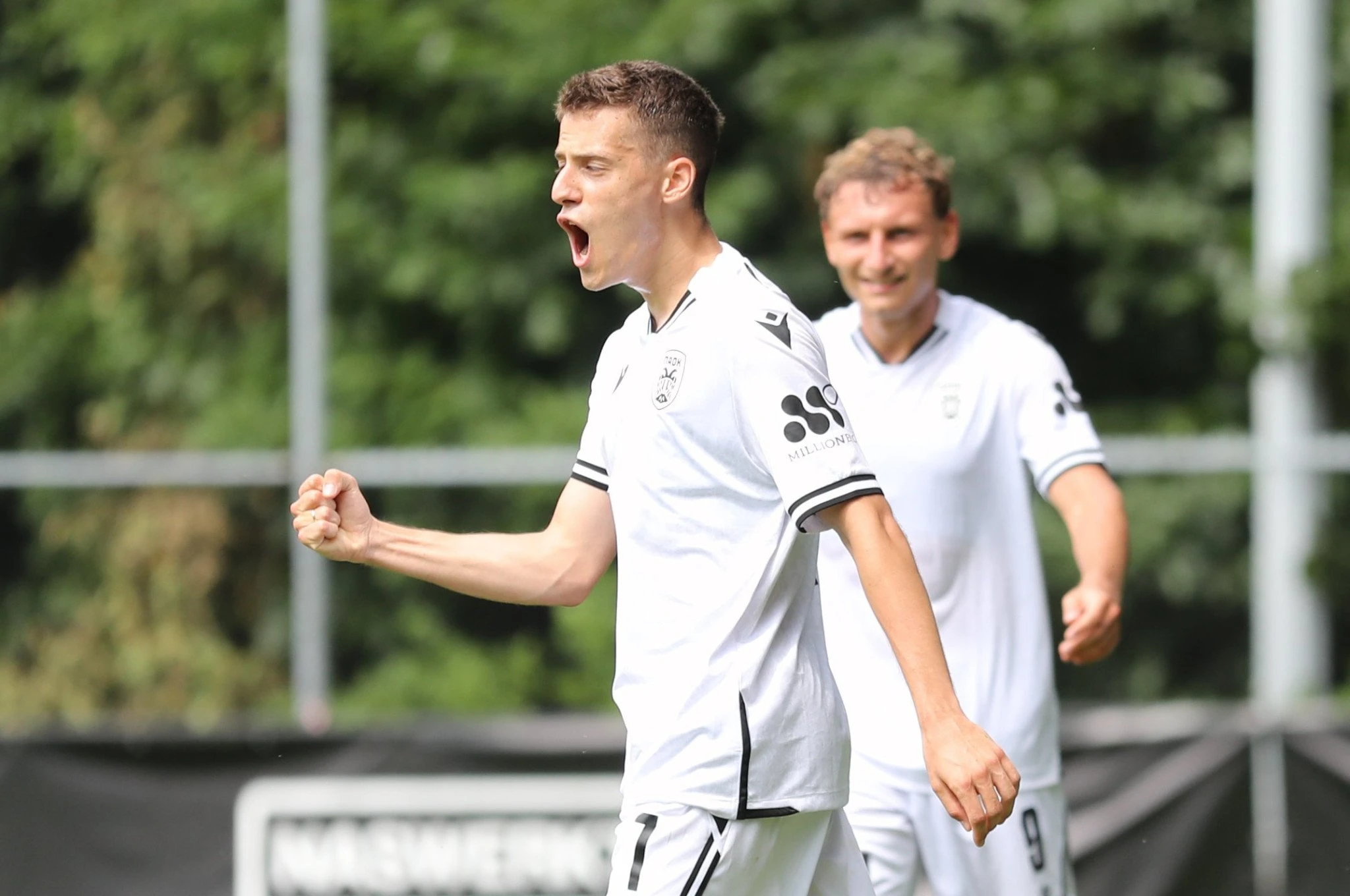 Ο Γιάννης Κωνσταντέλιας πανηγυρίζει με τον ΠΑΟΚ / Πηγή: Eurokinissi