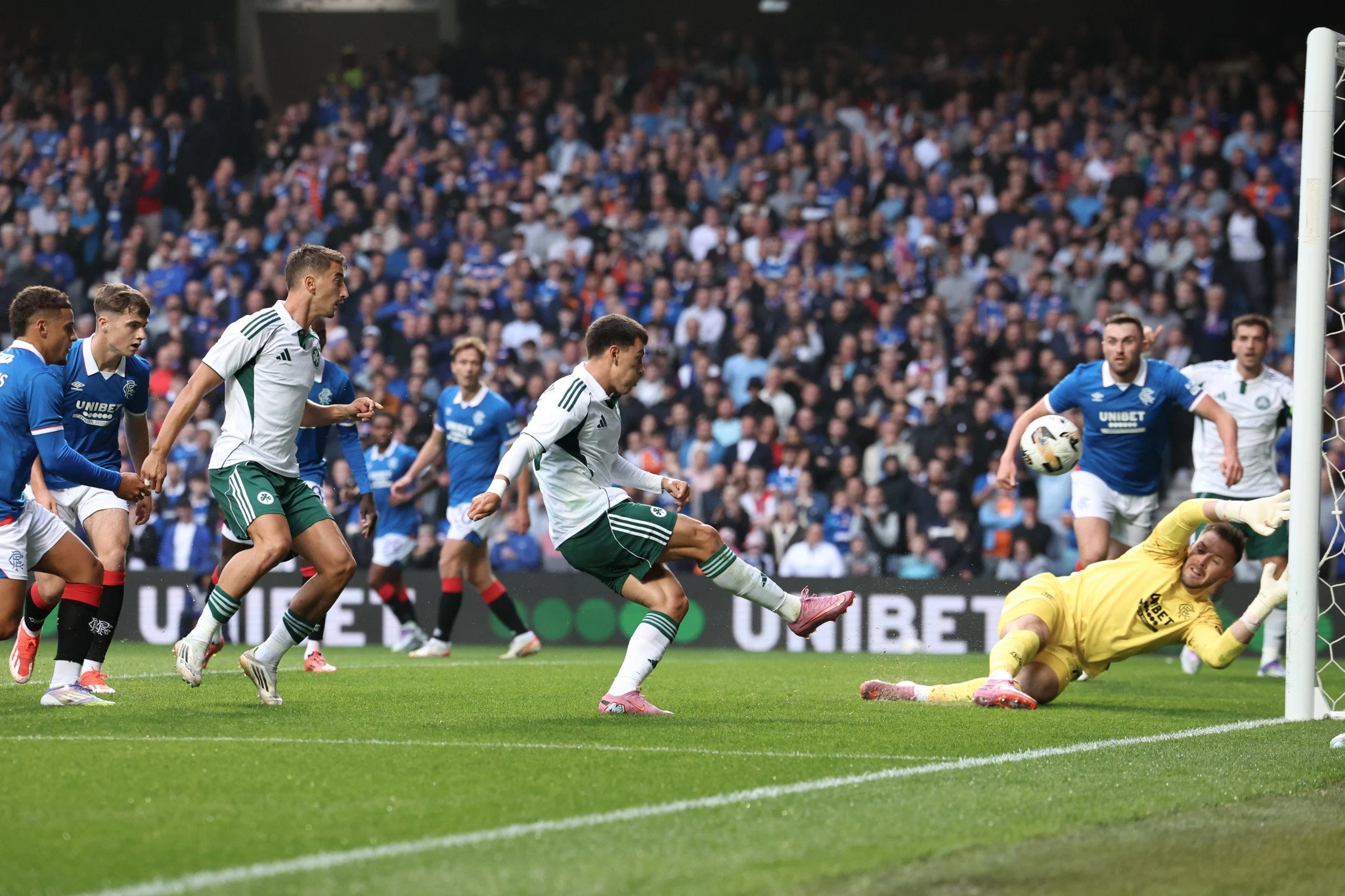 Η τεράστια χαμένη ευκαιρία του Φακούντο Πελίστρι στον 9ο λεπτό - ΠΗΓΗ:  Eurokinissi