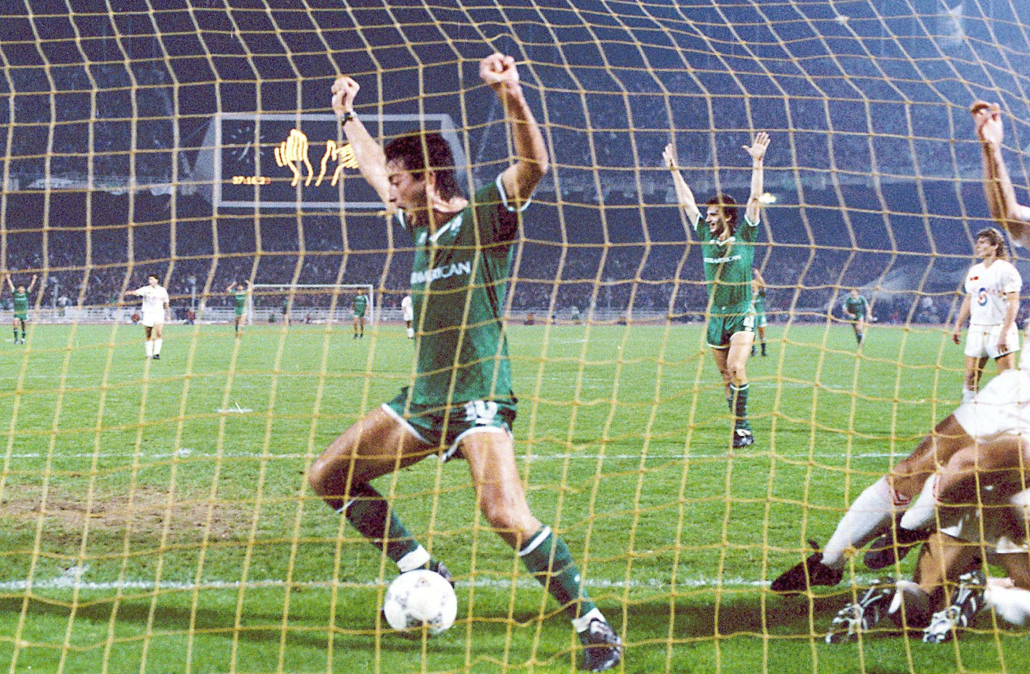 Ο Βαγγέλης Βλάχος πανηγυρίζει ένα απ