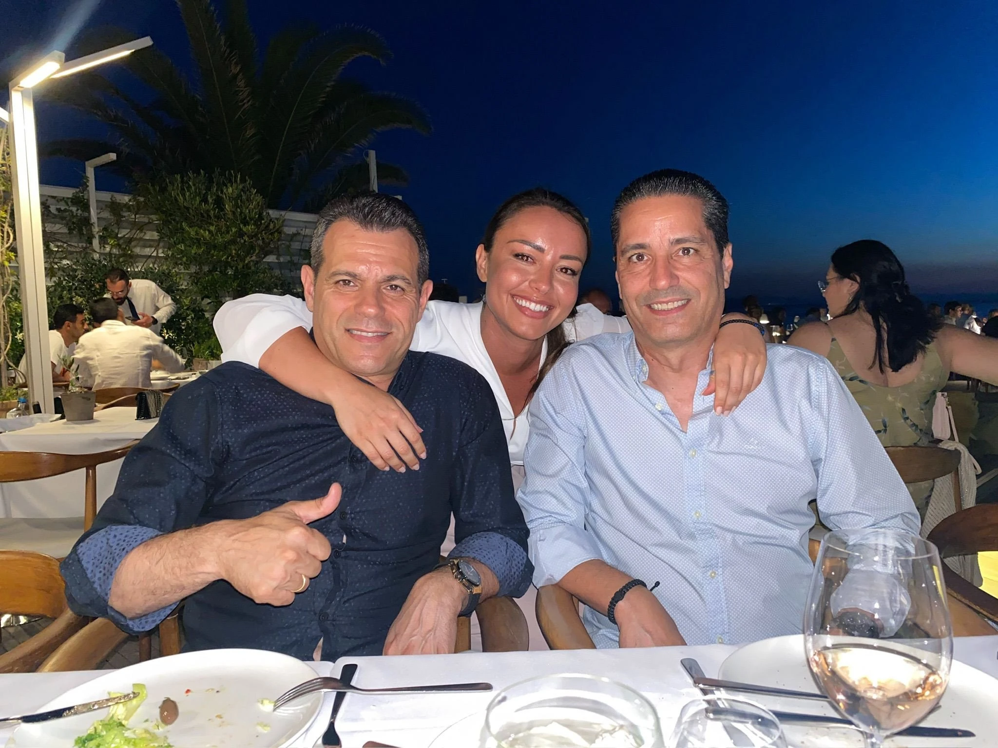 Η Γέλενα Τοντόροβιτς με τον Δημήτρη Ιτούδη και τον Γιάννη Σφαιρόπουλο / Πηγή: Αρχείο Γέλενα Τοντόροβιτς