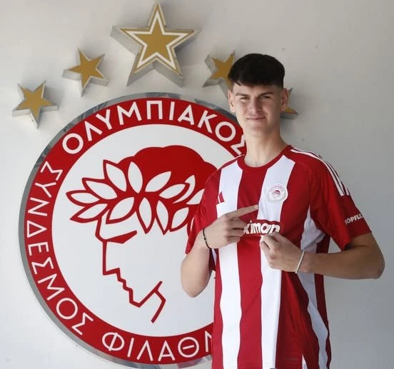 Ο Κωνσταντίνος Αγγελάκης