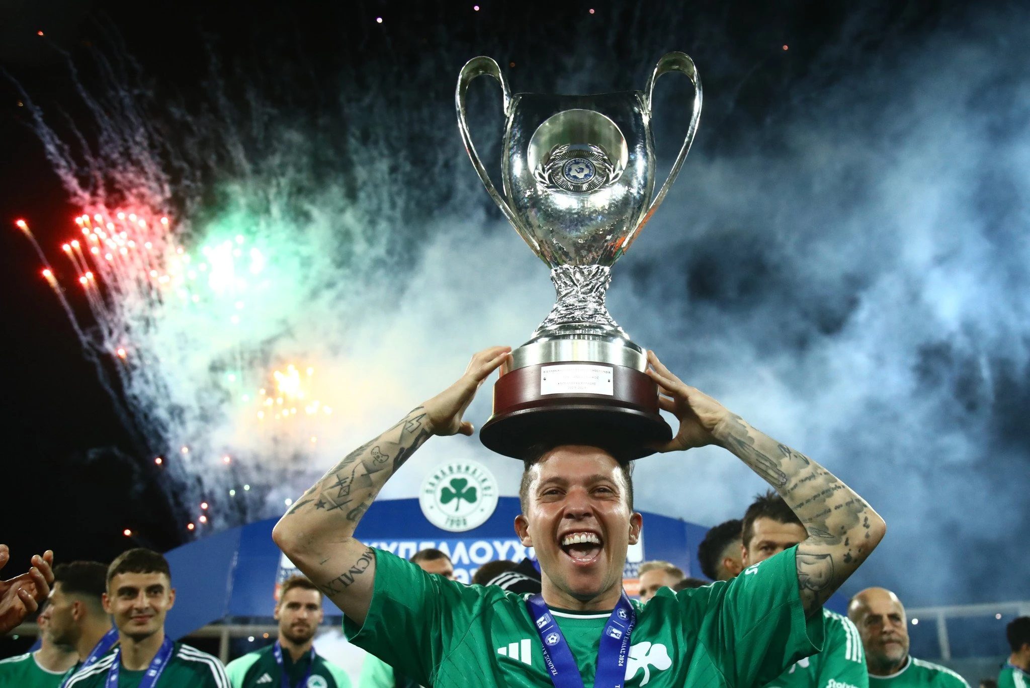 Ο Μπερνάρ πανηγυρίζει το κύπελλο του Παναθηναϊκού το 2024 / Πηγή: Eurokinissi