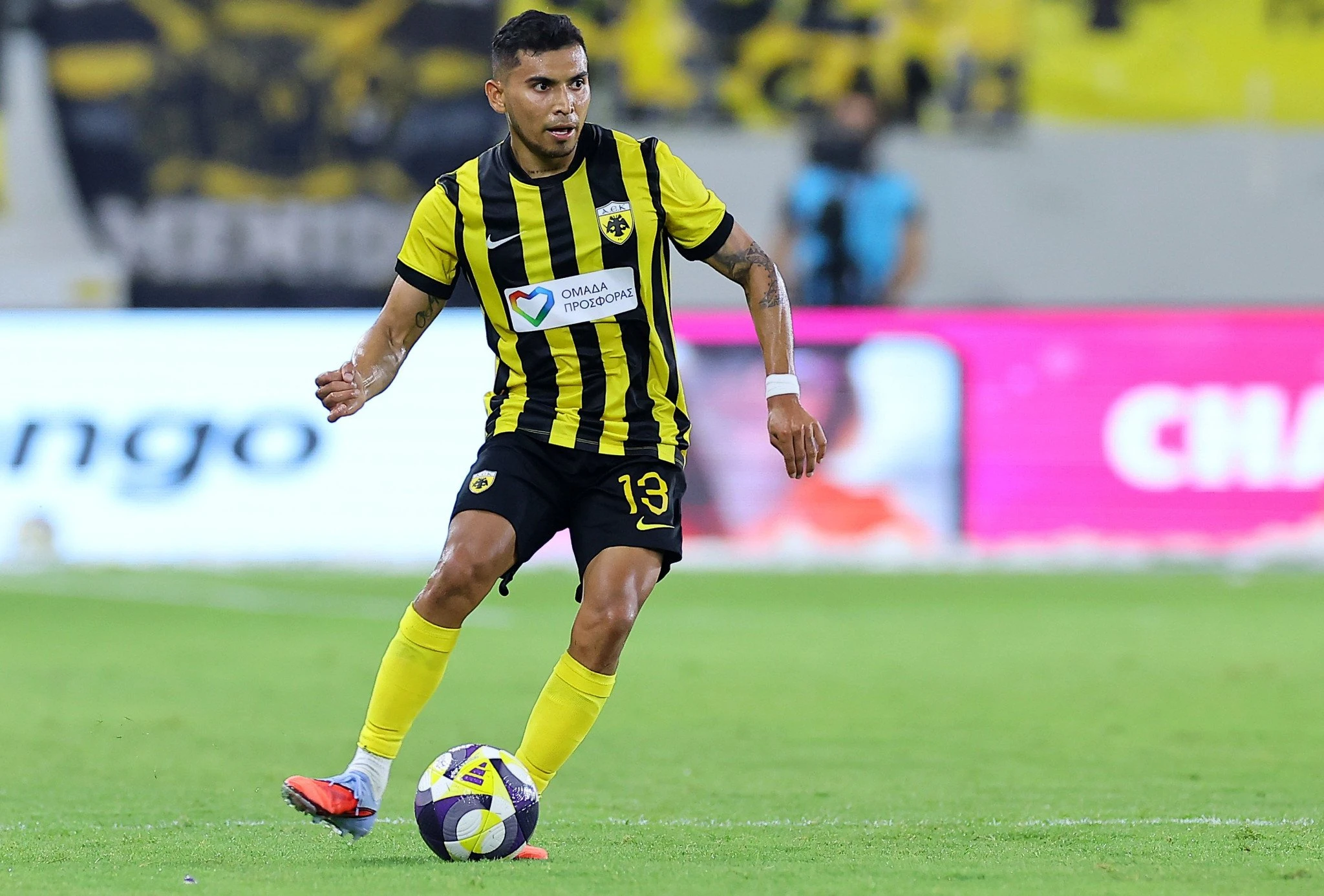 Ο Ορμπελίν Πινέδα με την φανέλα της ΑΕΚ - Πηγή: Eurokinissi