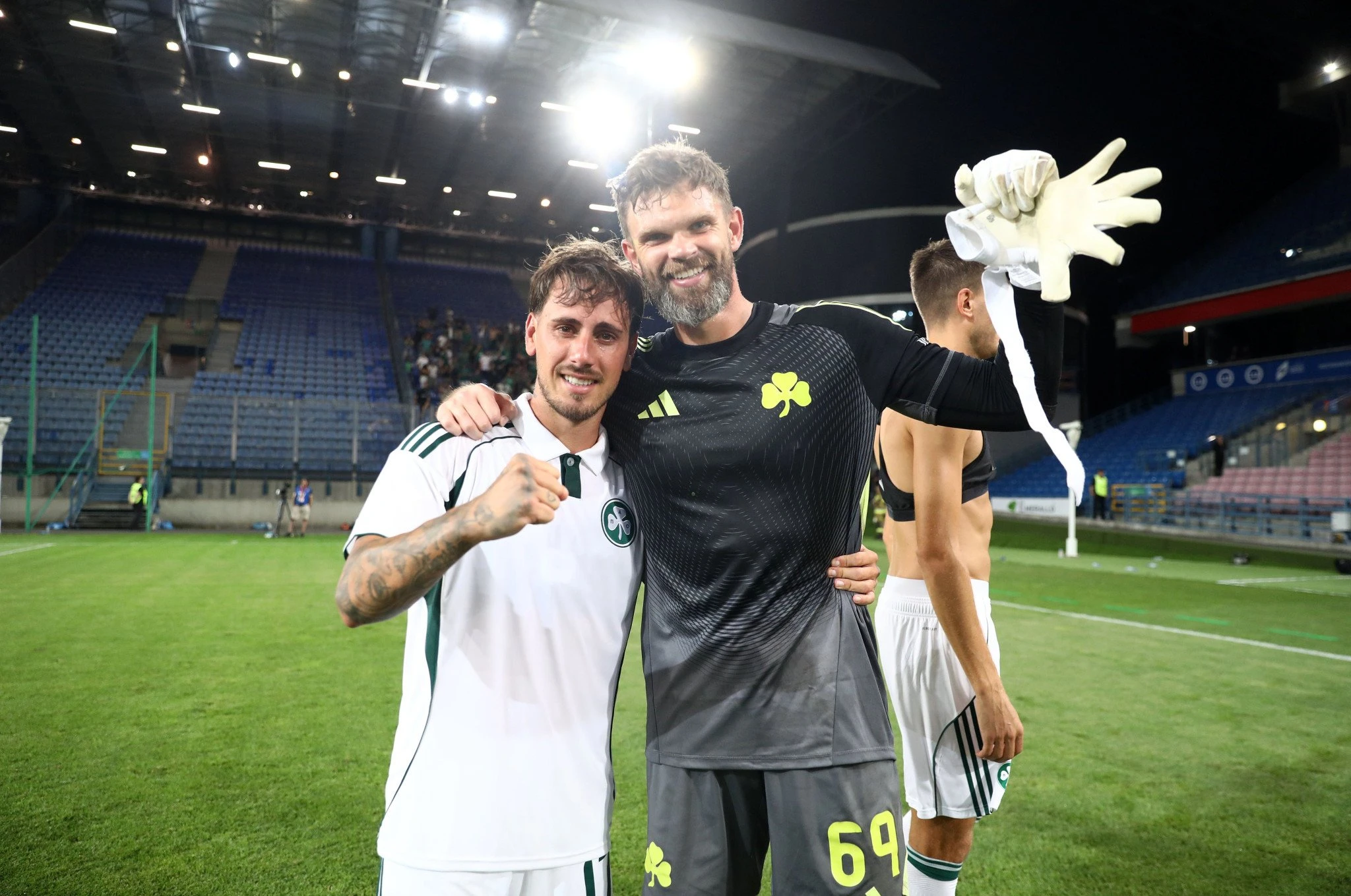 Οι δύο μεγάλοι πρωταγωνιστές της διαδικασίας των πέναλτι, Μπαρτλομιέι Ντραγκόφσκι και Ντάνιελ Μαντσίνι - ΠΗΓΗ: ΙΝΤΙΜΕ