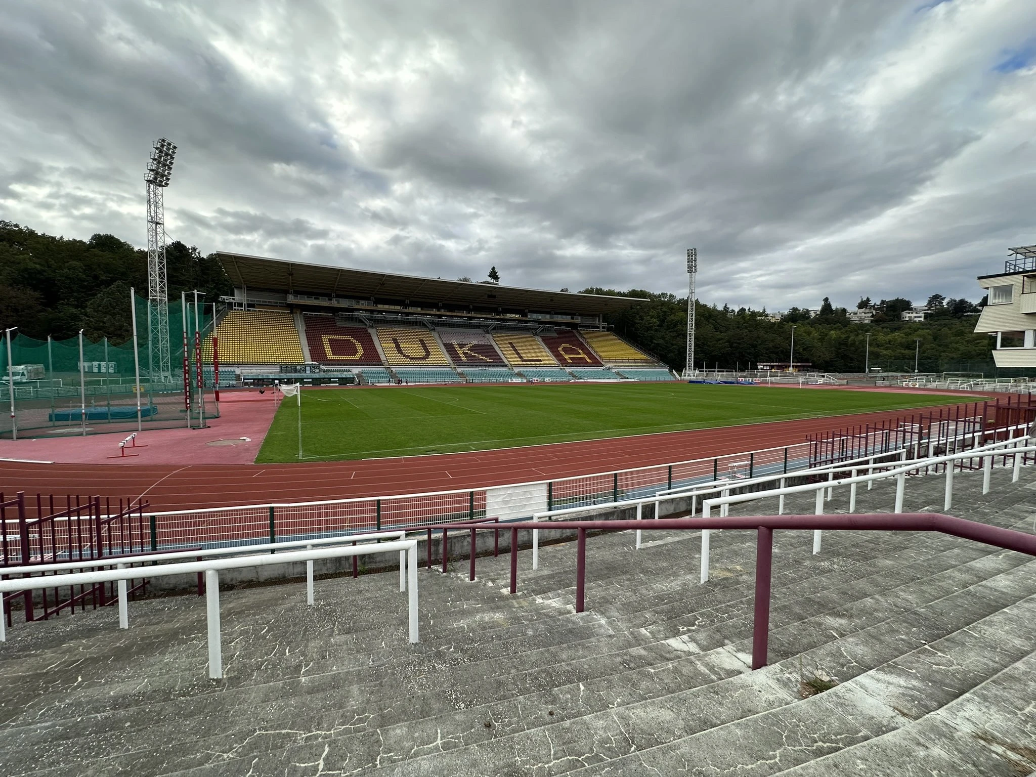 To «Juliska», το καλτ γήπεδο της Ντούκλα Πράγας όπου αγωνίζεται ο Μάριος Πουρζιτίδης!