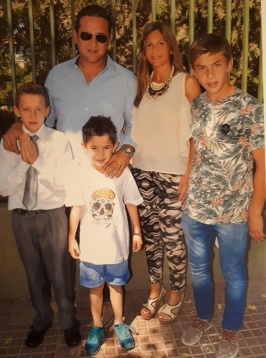 Ντιέγκο Αντίνο (πατέρας), Λορένα Βαλένσια (μητέρα), Τιάγκο (αδερφός), Φράνκο (αδερφός) και ο Σαντίνο Αντίνο / Πηγή:&nbsp;Facebook Diego Andino
