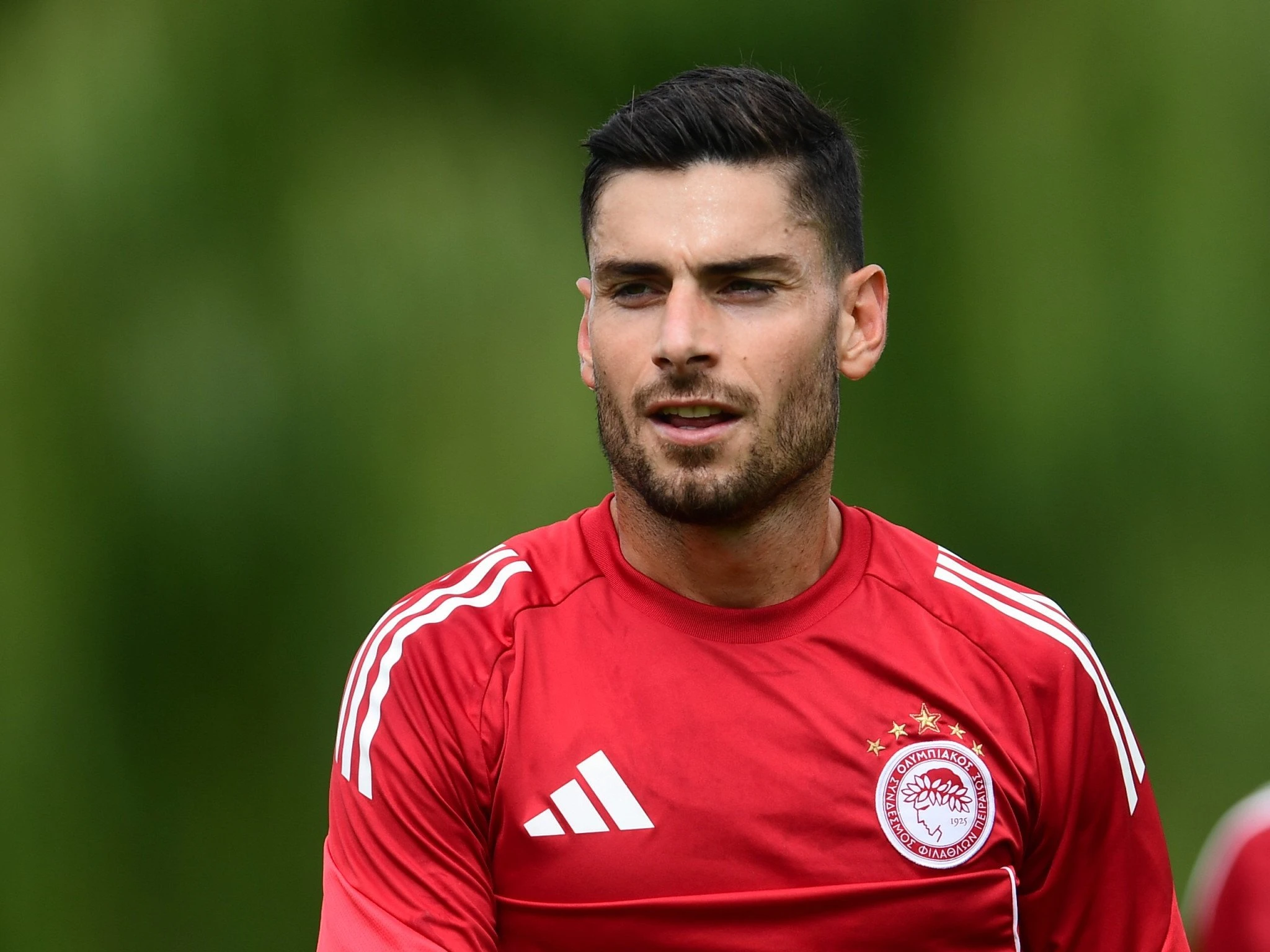 Ο Γιώργος Μασούρας με τη φανέλα του Ολυμπιακού / Πηγή: Eurokinissi