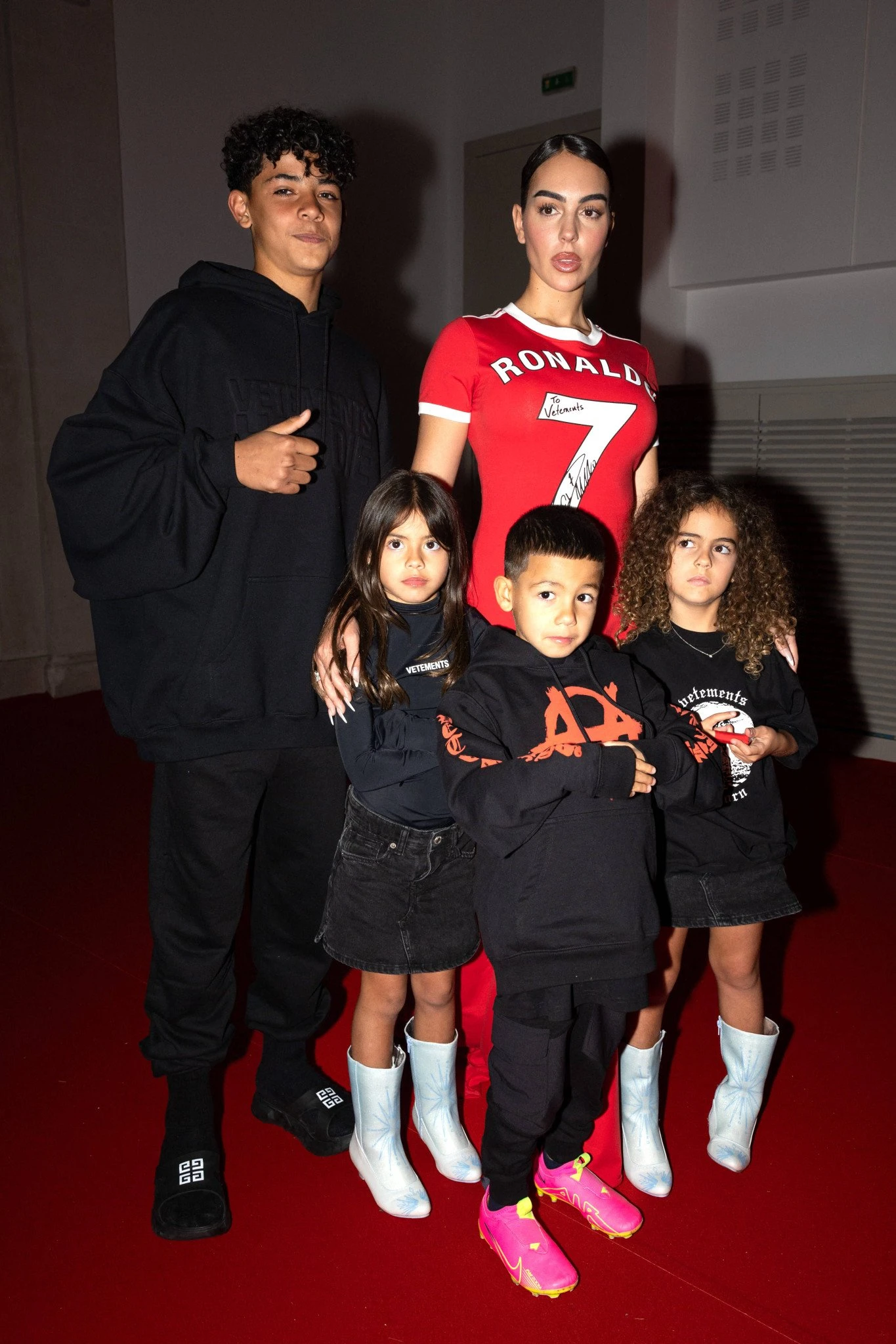 Η Χεορχίνα με τα 4 από τα 5 παιδιά /Πηγή: Imago