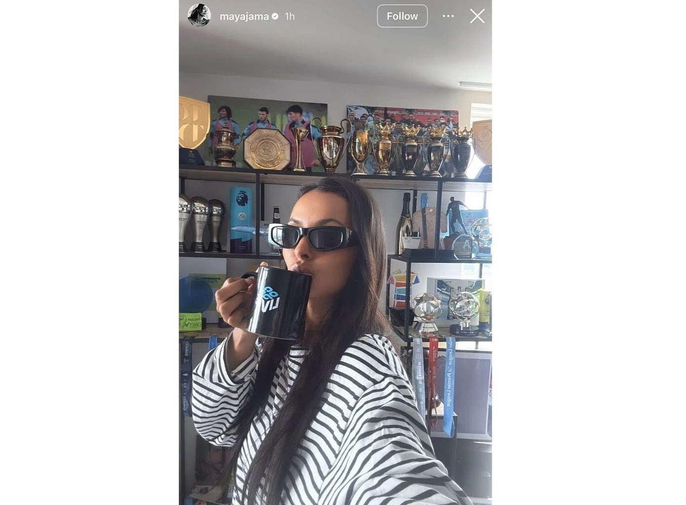 Η Μάγια Τζάμα μπροστά από την τροπαιοθήκη του Ρούμπεν Ντίας / Πηγή: Instagram