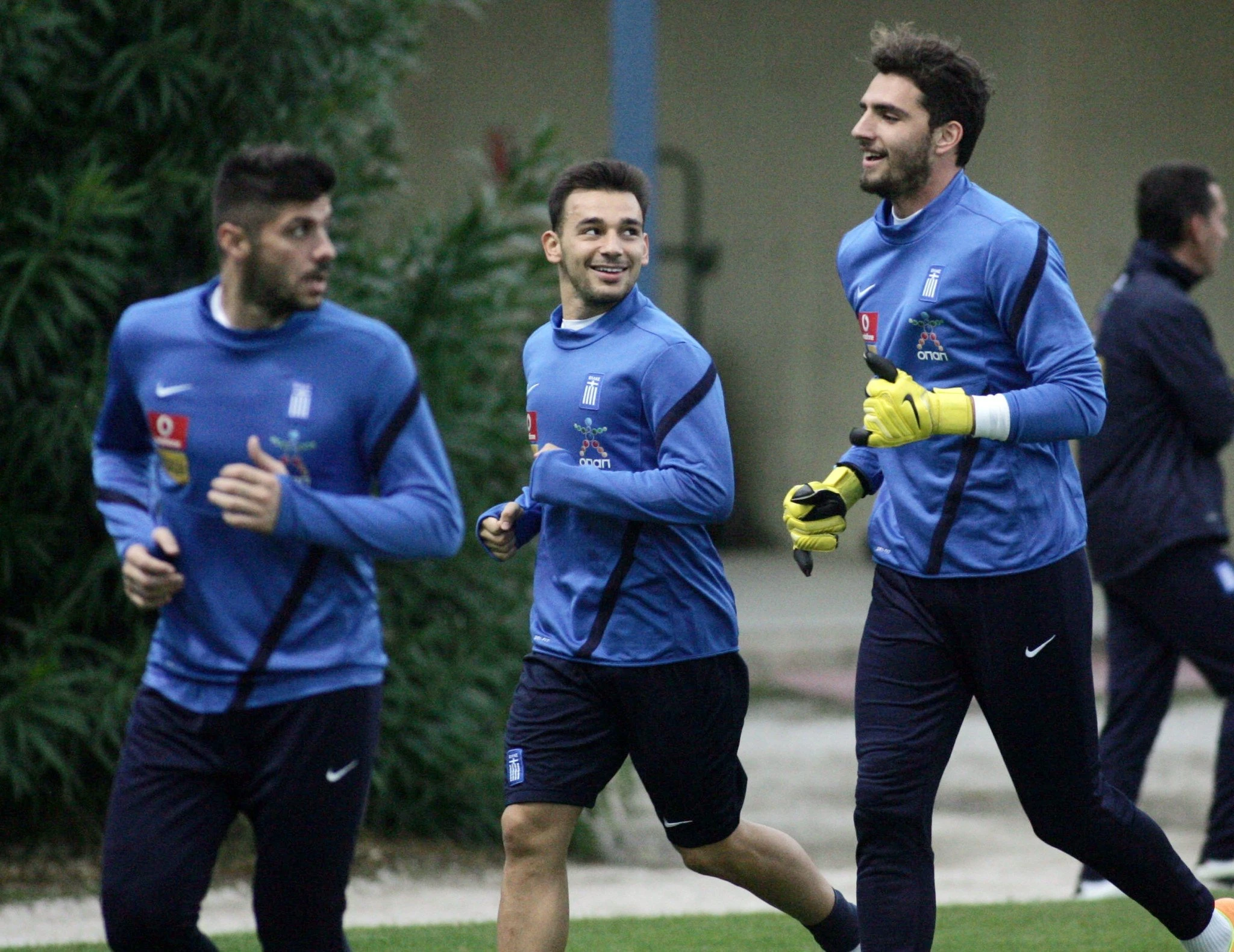 Ο Σωτήρης Νίνης με τον Στέφανο Καπίνο στην προετοιμασία της Εθνικής ομάδας το 2013 / Πηγή: Eurokinissi