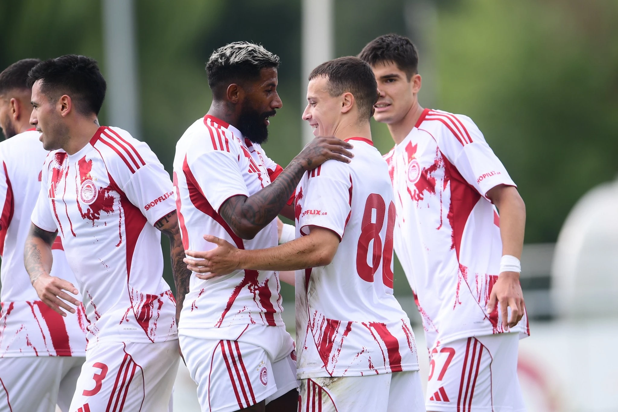 Οι παίκτες του Ολυμπιακού πανηγυρίζουν το γκολ / Πηγή: Eurokinissi