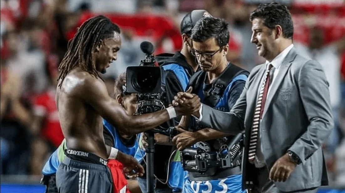 Η αγκαλιά του Ρουί Βιτόρια με τον Ρενάτο Σάντσες / IG: rui.vitoriaoficial