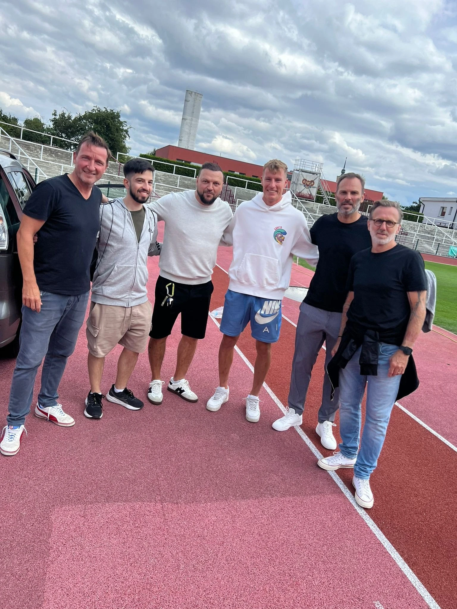 O συντάκτης και ο Μάριος καμαρώνουμε δίπλα στους Τσέχους θρύλους!&nbsp;