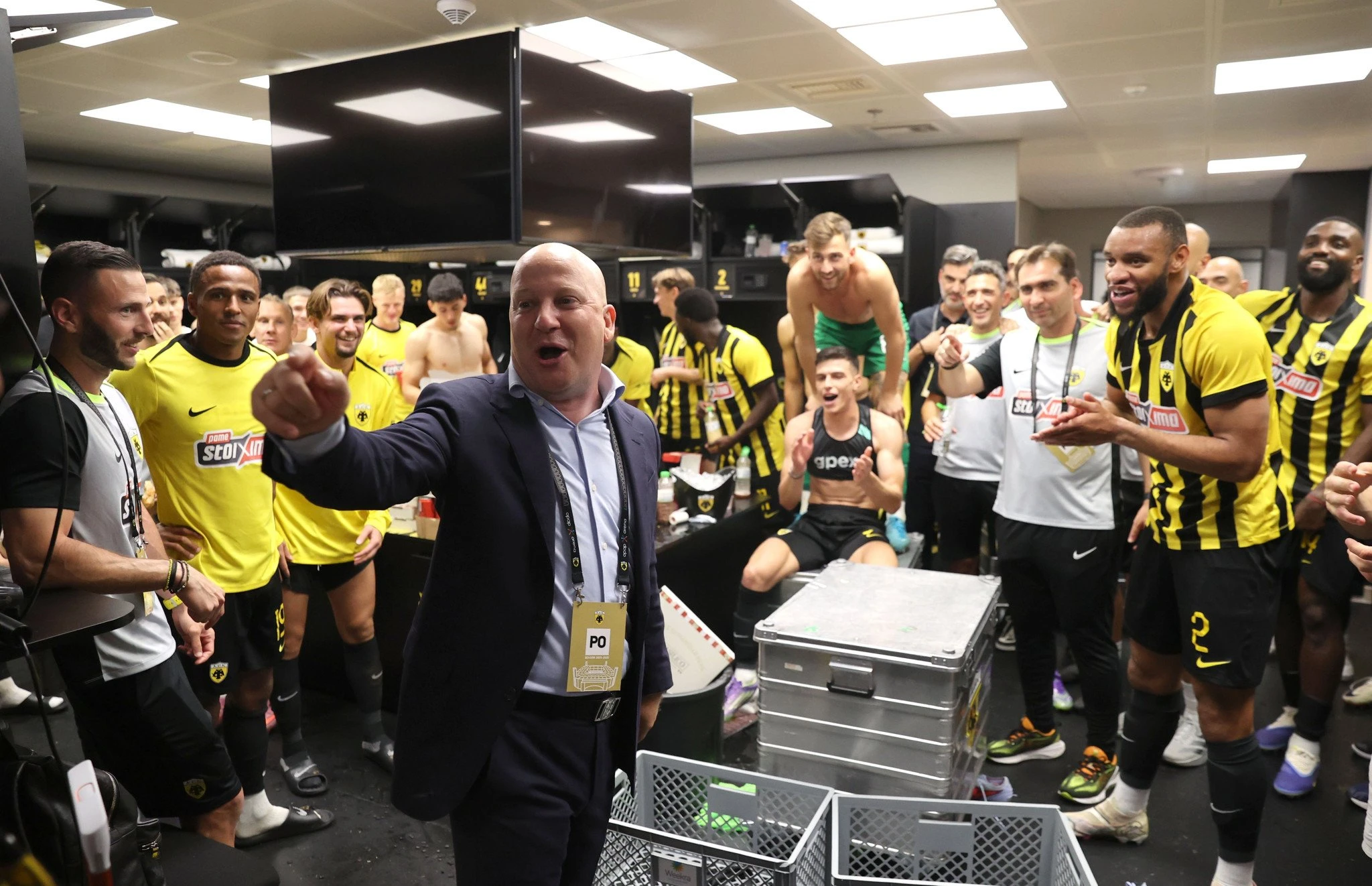 Οι πανηγυρισμοί των παικτών της ΑΕΚ στα αποδυτήρια / Πηγή: Intime