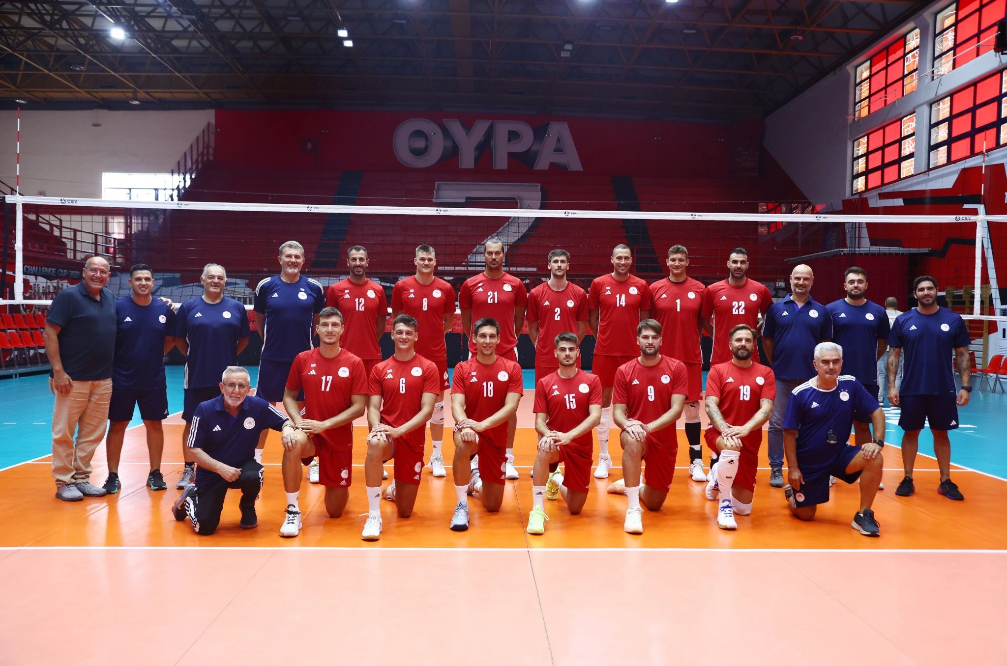 Η ομάδα βόλεϊ ανδρών του Ολυμπιακού στην πρώτη προπόνηση / Πηγή: Intime