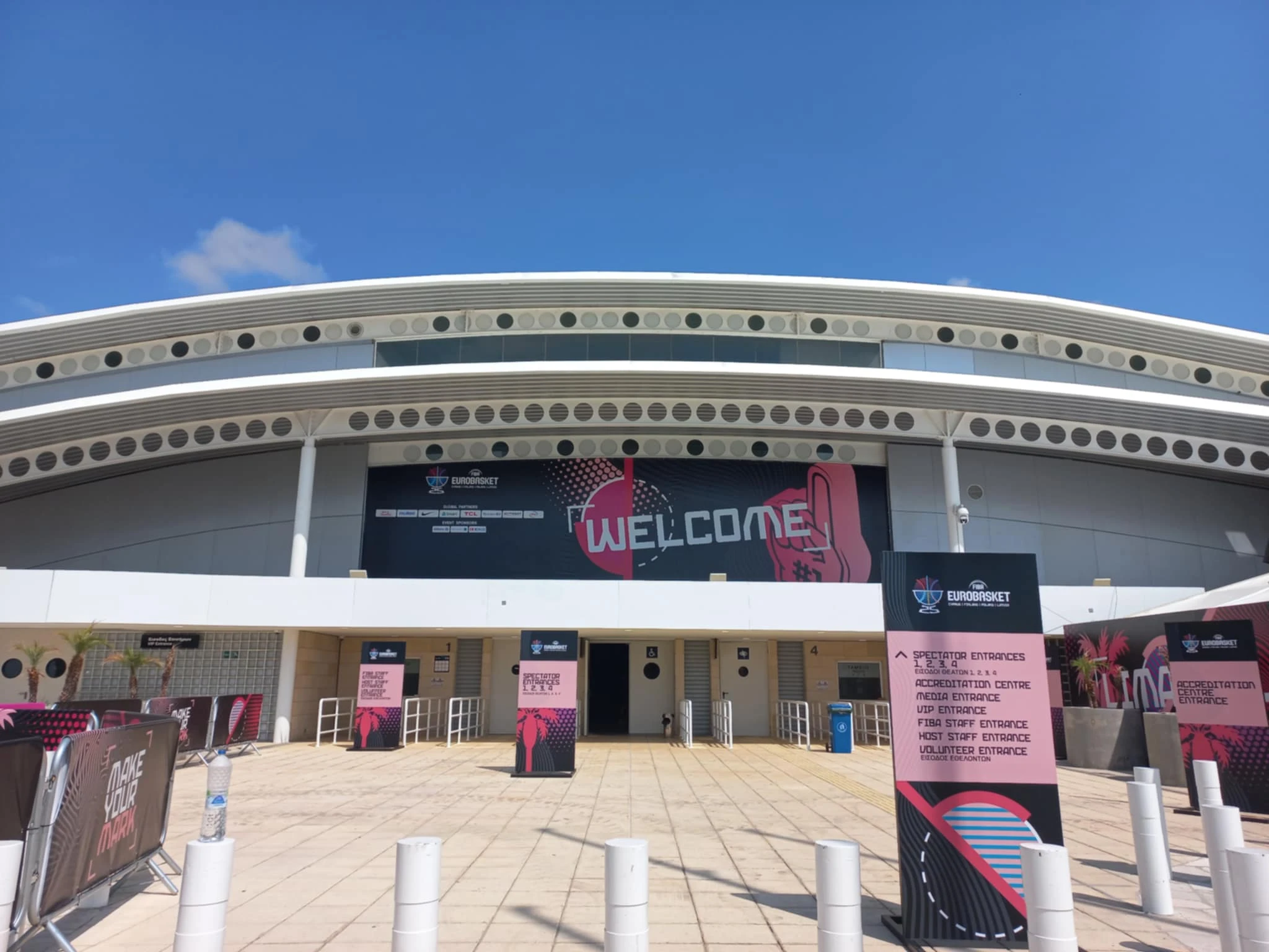 Ο περιβάλλοντας χώρο του σταδίου στη Λεμεσό