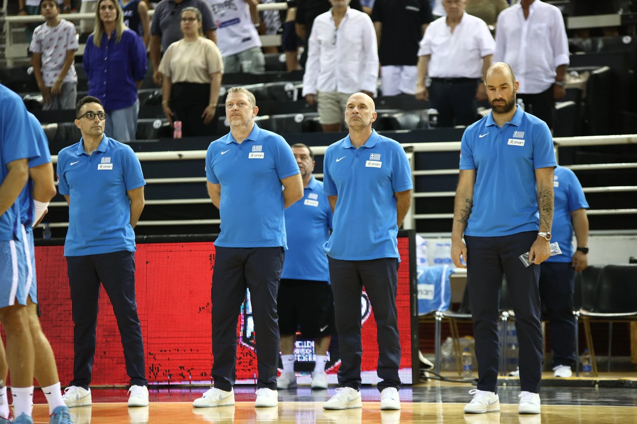 Το τεχνικό επιτελείο της «Επίσημης Αγαπημένης» / Πηγή: Eurokinissi