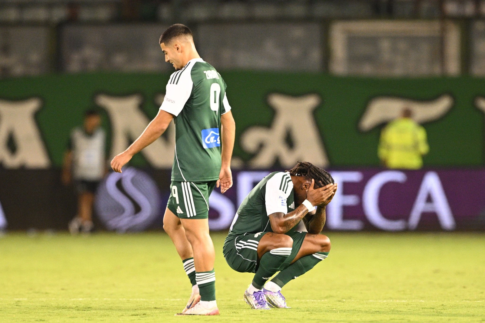 Οι παίκτες του Παναθηναϊκού μετά την γκέλα με τον Λεβαδειακό /Πηγή: Eurokinissi