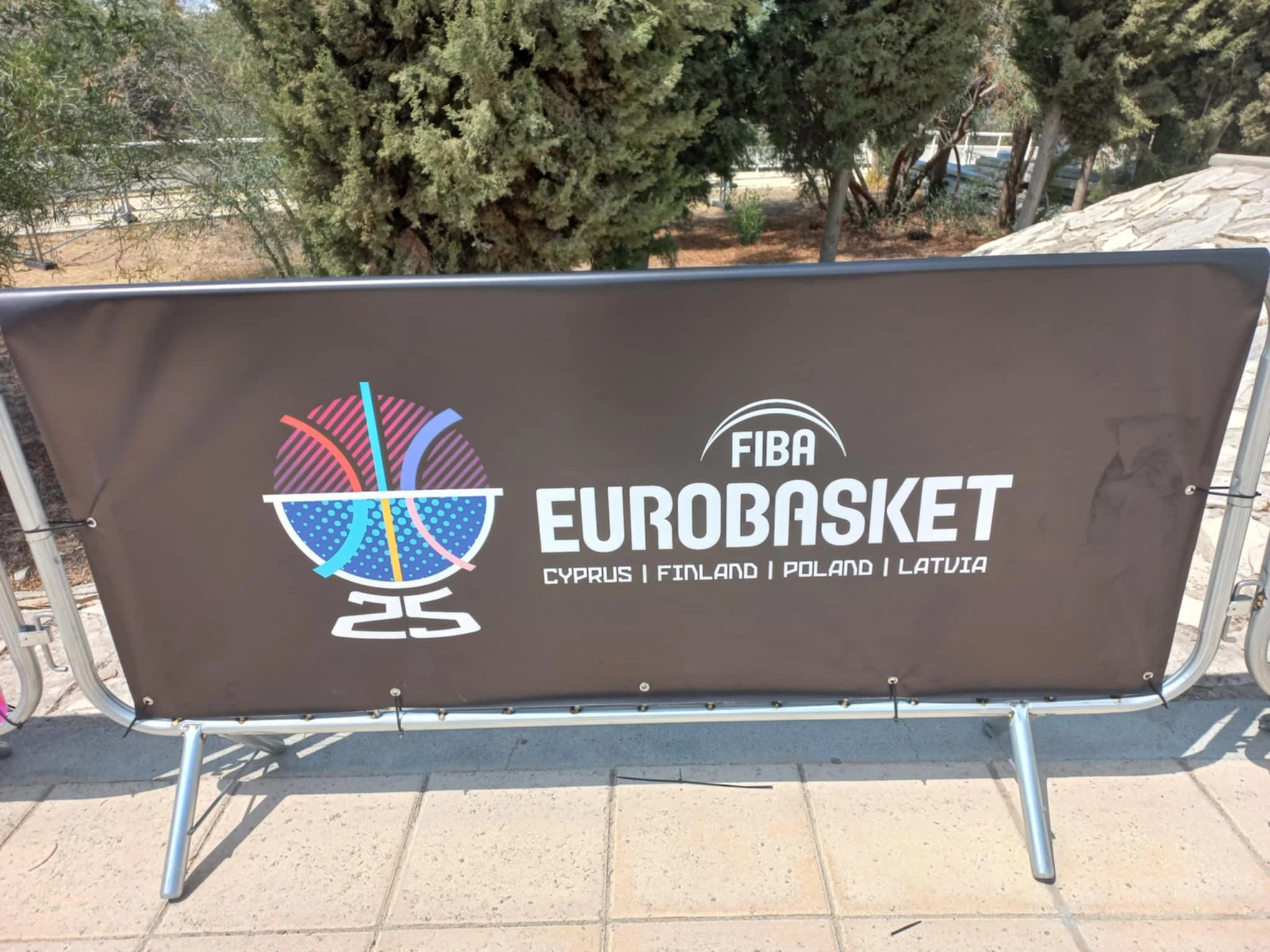 Ο περιβάλλοντας χώρο του σταδίου στη Λεμεσό