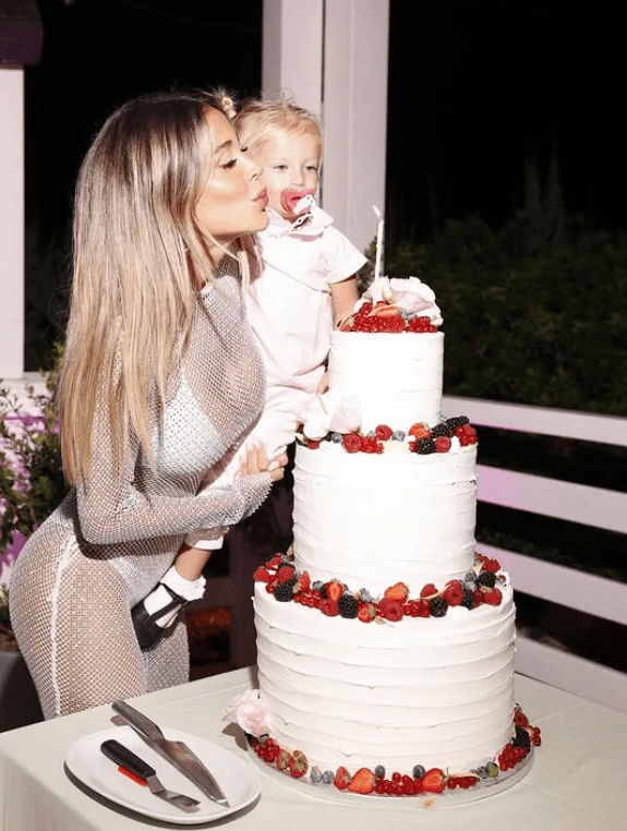 Η Ντιλέτα Λεότα μαζί με τη δίχρονη κόρη της/ Πηγή: Diletta Leotta IG