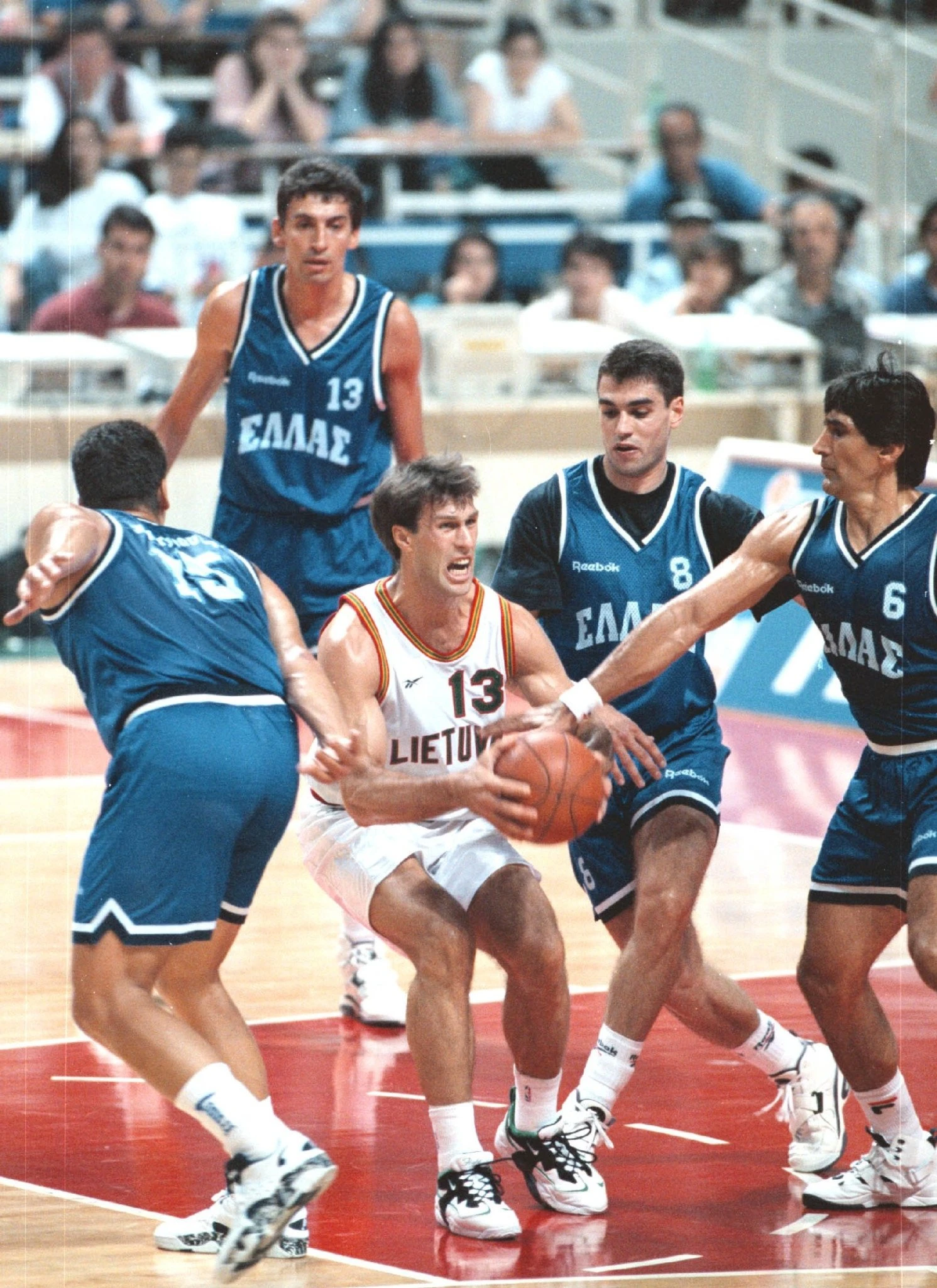 Ο Μαρτσιουλιόνις ανάμεσα σε Γιαννάκη, Σιγάλα, Φασούλα και Χριστοδούλου το 1995/Πηγή: Intime