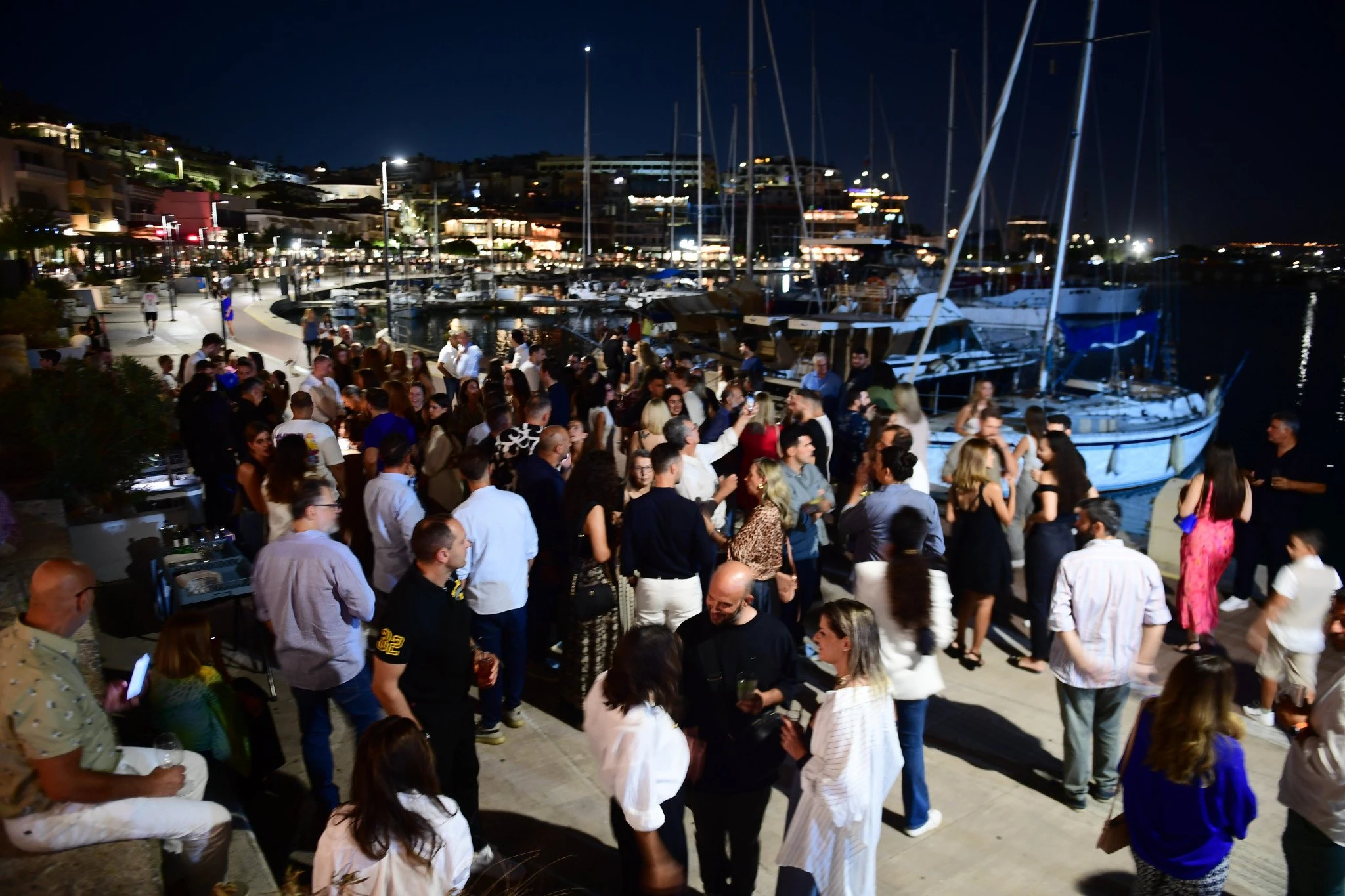 Πλήθος κόσμου στο Μικρολίμανο για το «25» / Πηγή: Eurokinissi