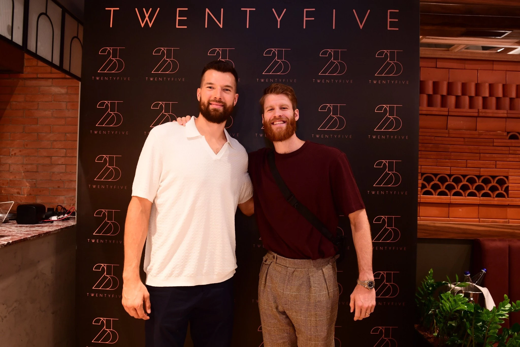 O Άέκ Πίτερς και ο Τόμας Ουόκαπ / Πηγή: Eurokinissi