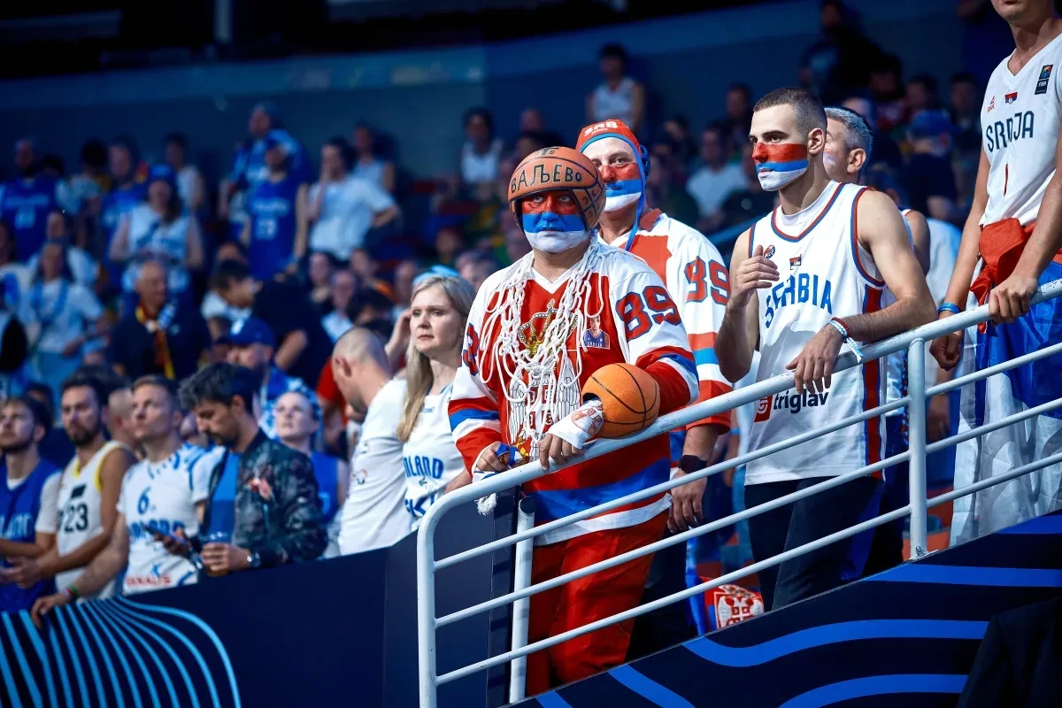 Οι αποκαρδιωμένοι φίλοι της Σερβίας στις κερκίδες, Πηγή: FIBA
