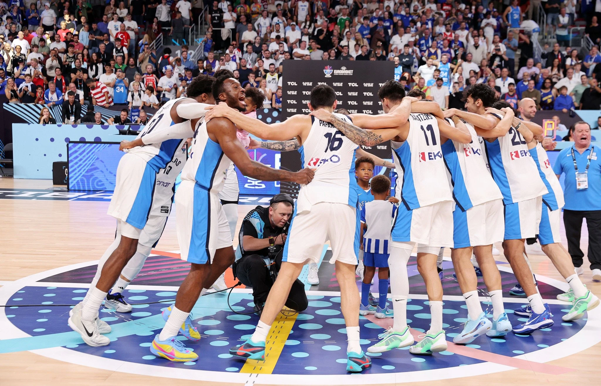 Στιγμές από την απονομή της Ελλάδας και του χάλκινου μεταλλίου, Πηγή: INtime