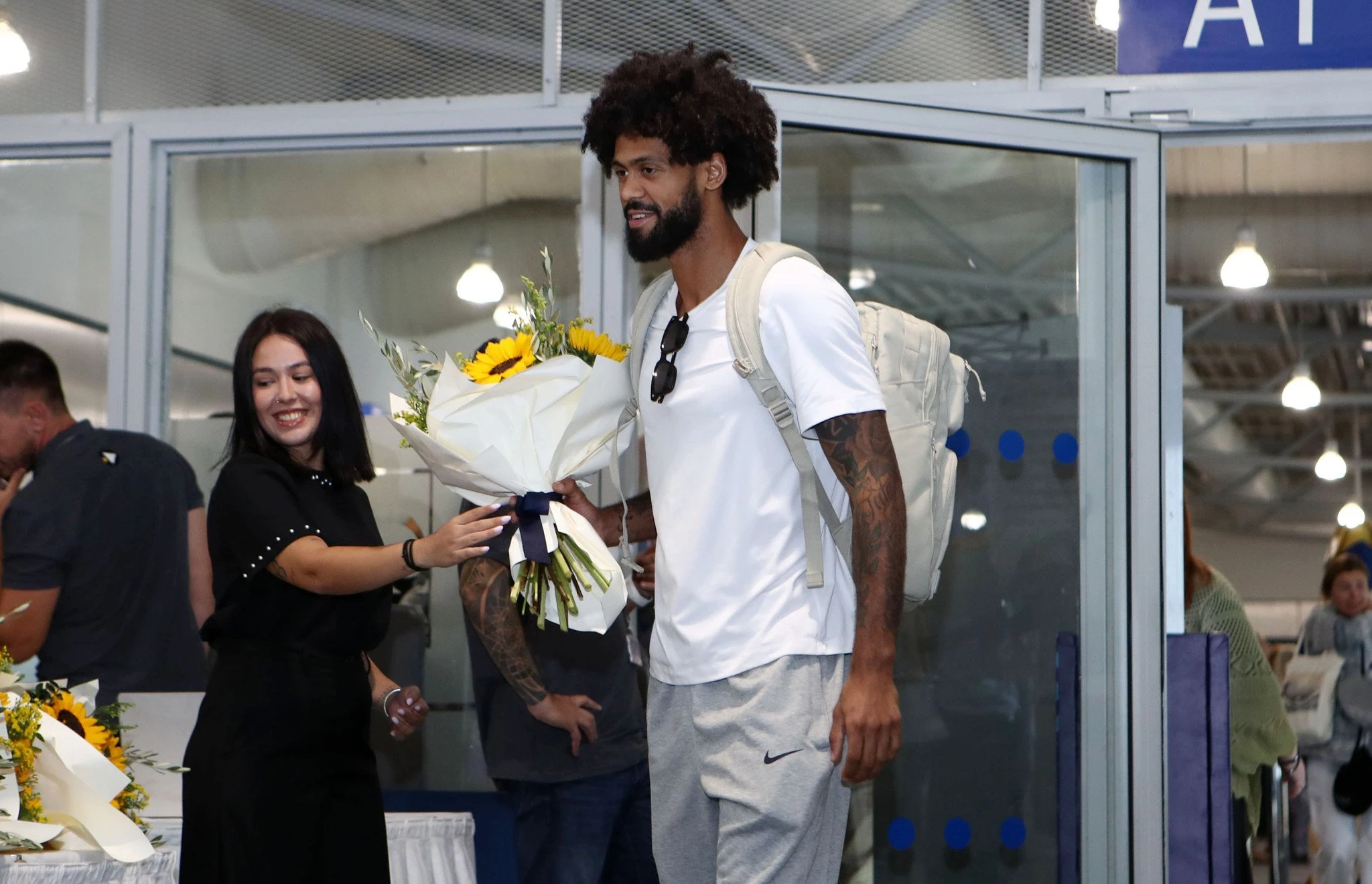 Ο Τάιλερ Ντόρσεϊ κατά την άφιξη της Εθνικής στην Αθήνα