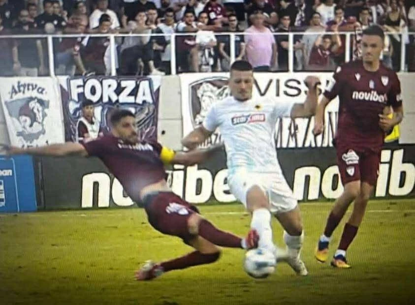 Η φάση του Παντελάκη με το πολύ σκληρό μαρκάρισμα του στον Γιόβιτς.