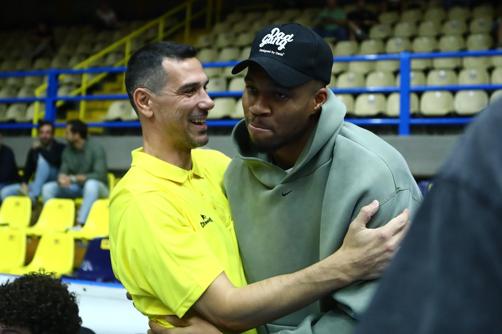 Ο Γιάννης Αντετοκούνμπο και ο GM του Άρη και της Εθνικής μας, Νίκος Ζήσης / Πηγή: Eurokinissi