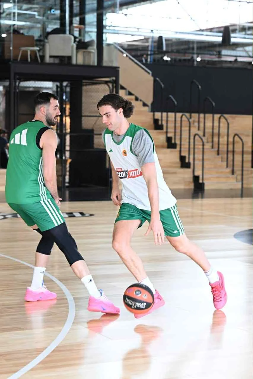 O Τζος Γκίντι με τον Γιάννη Κουζέλογλου