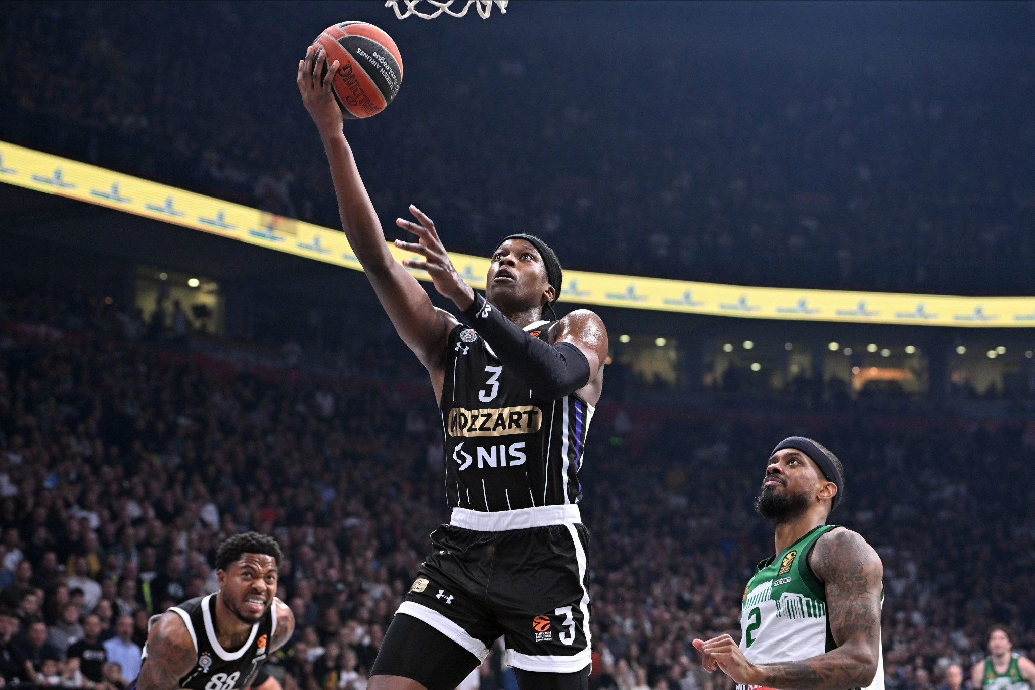 Ο Φρανκ Ντιλινικά με τη φανέλα της Παρτιζάν, Πηγή: Imago