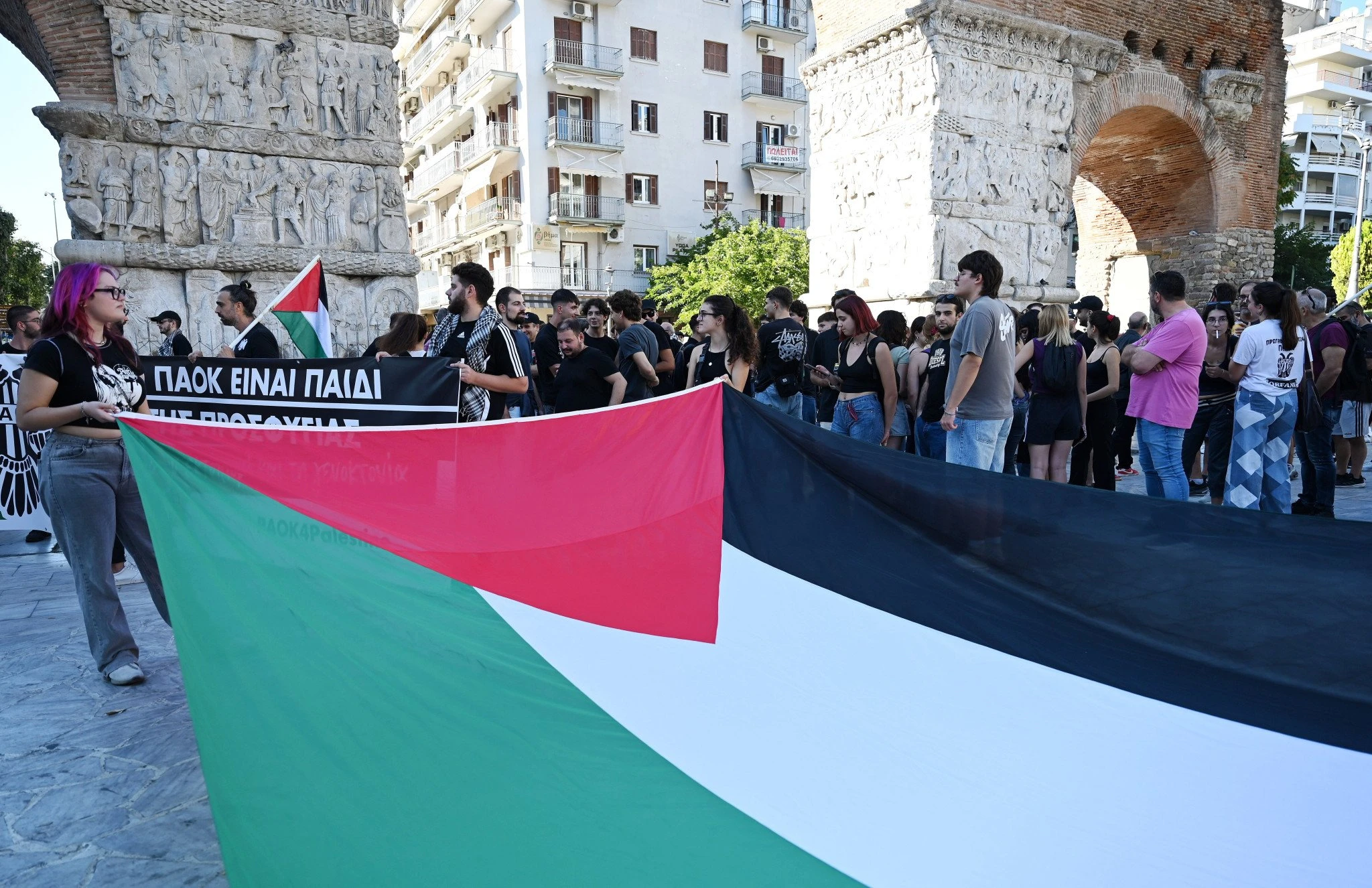 Συγκέντρωση οπαδών του ΠΑΟΚ στην Καμάρα / Πηγή: Intime