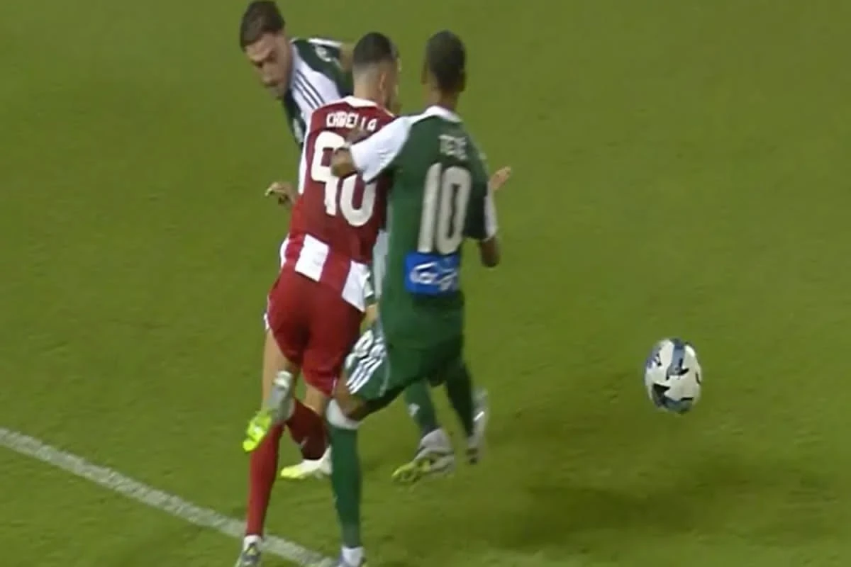 Η στιγμή που ο Ολυμπιακός ζητά πέναλτι στο μαρκάρισμα του Καμπελά / Πηγή: Screenshot