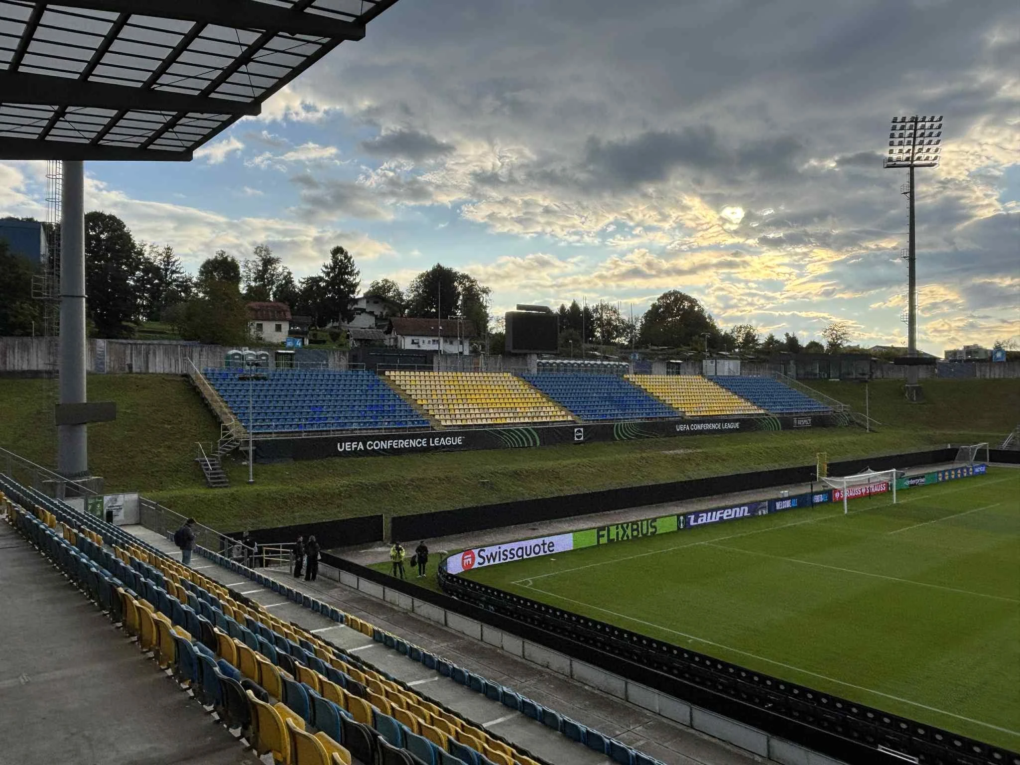 Το παράξενο πέταλο στο γήπεδο της Τσέλιε /  Πηγή: Athletiko