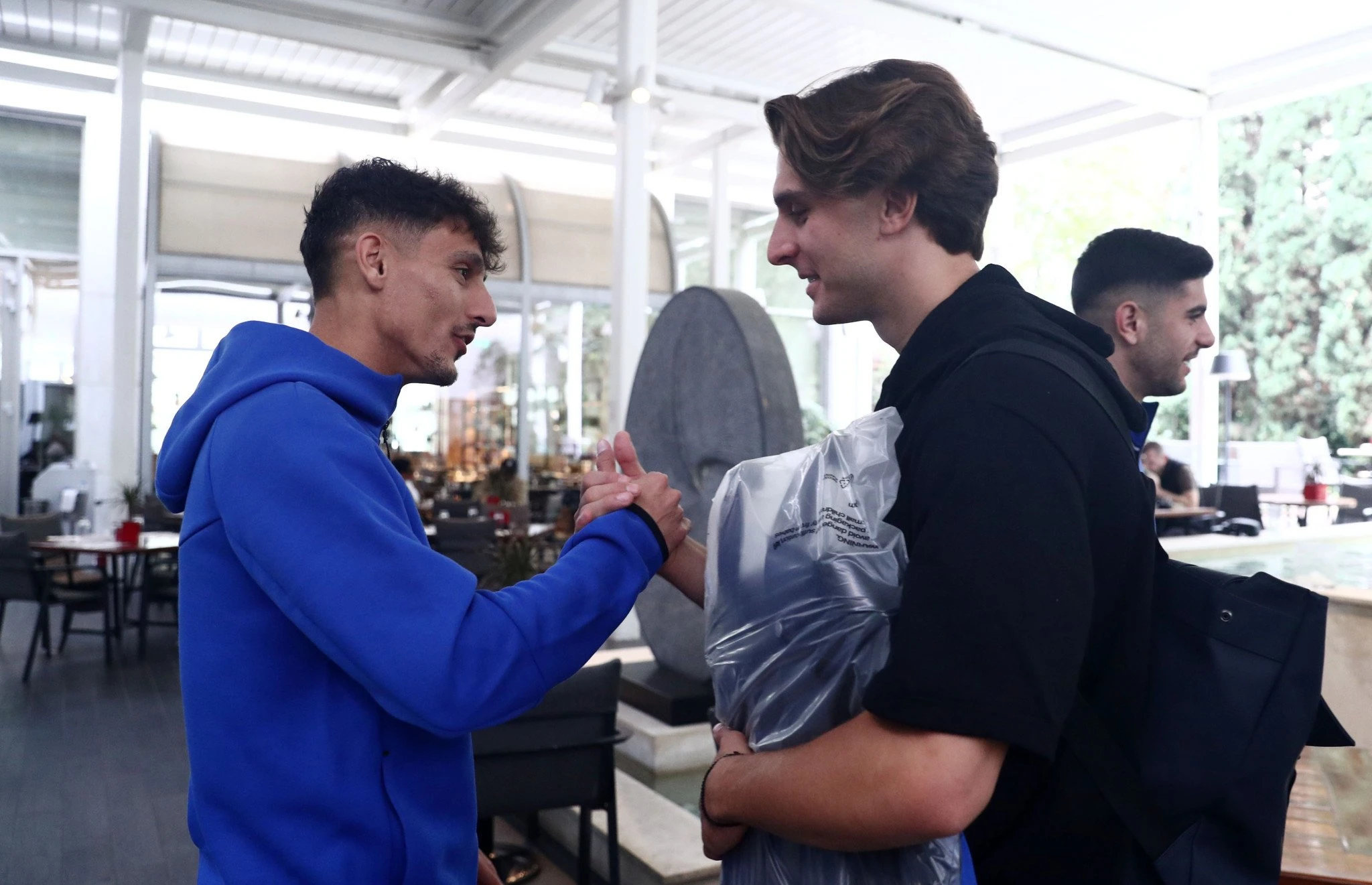 Ο Γιαννούλης και ο Τζολάκης στην συγκέντρωση της εθνικής / Πηγή: Intime