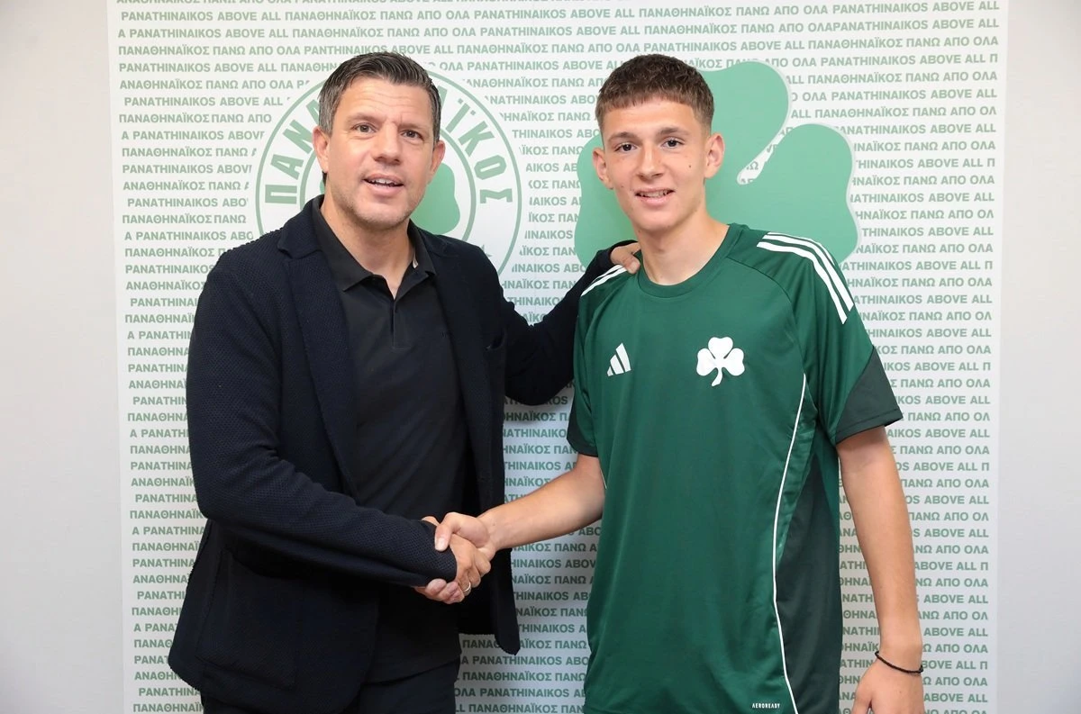 Ο Παναθηναϊκός υπέγραψε συμβόλαιο συνεργασίας με τέσσερις νεαρούς ποδοσφαιριστές του / Πηγή: pao.gr