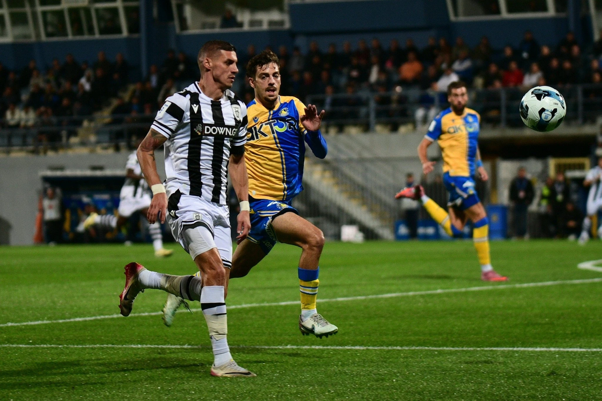 Ο Κωνσταντίνος Πομόνης με τον Κίριλ Ντεσπόντοφ / Πηγή: Eurokinissi