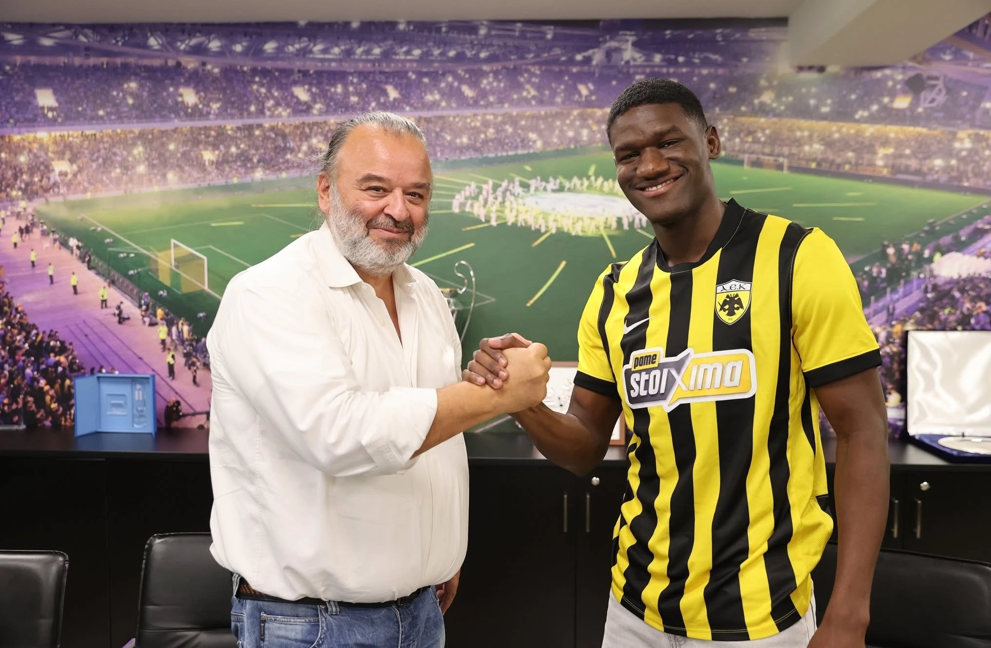 Ο Ζίνι με τον Μάριο Ηλιόπουλο / Πηγή: Intime